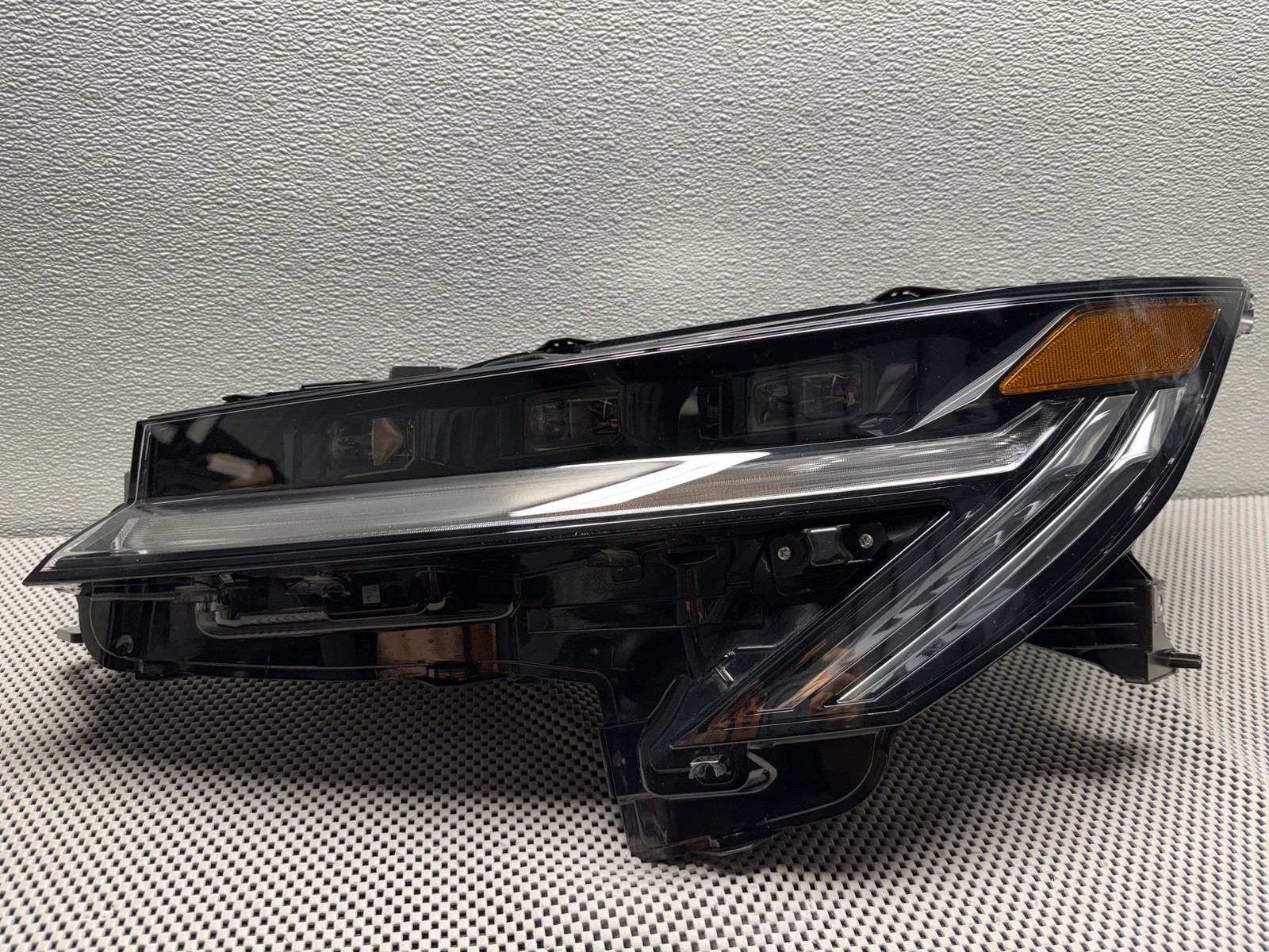 2026 2027 Nissan Sentra S Left OEM 260607SF0A USA W/O Adaptive W/O Dual LED Bars