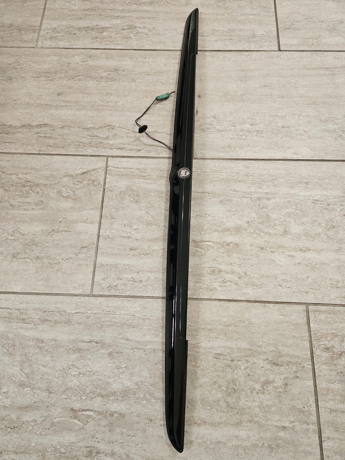 98-03 Jaguar X308 XJ8 XJR Boot Trunk Lid Finish MOLDING BLACK OEM