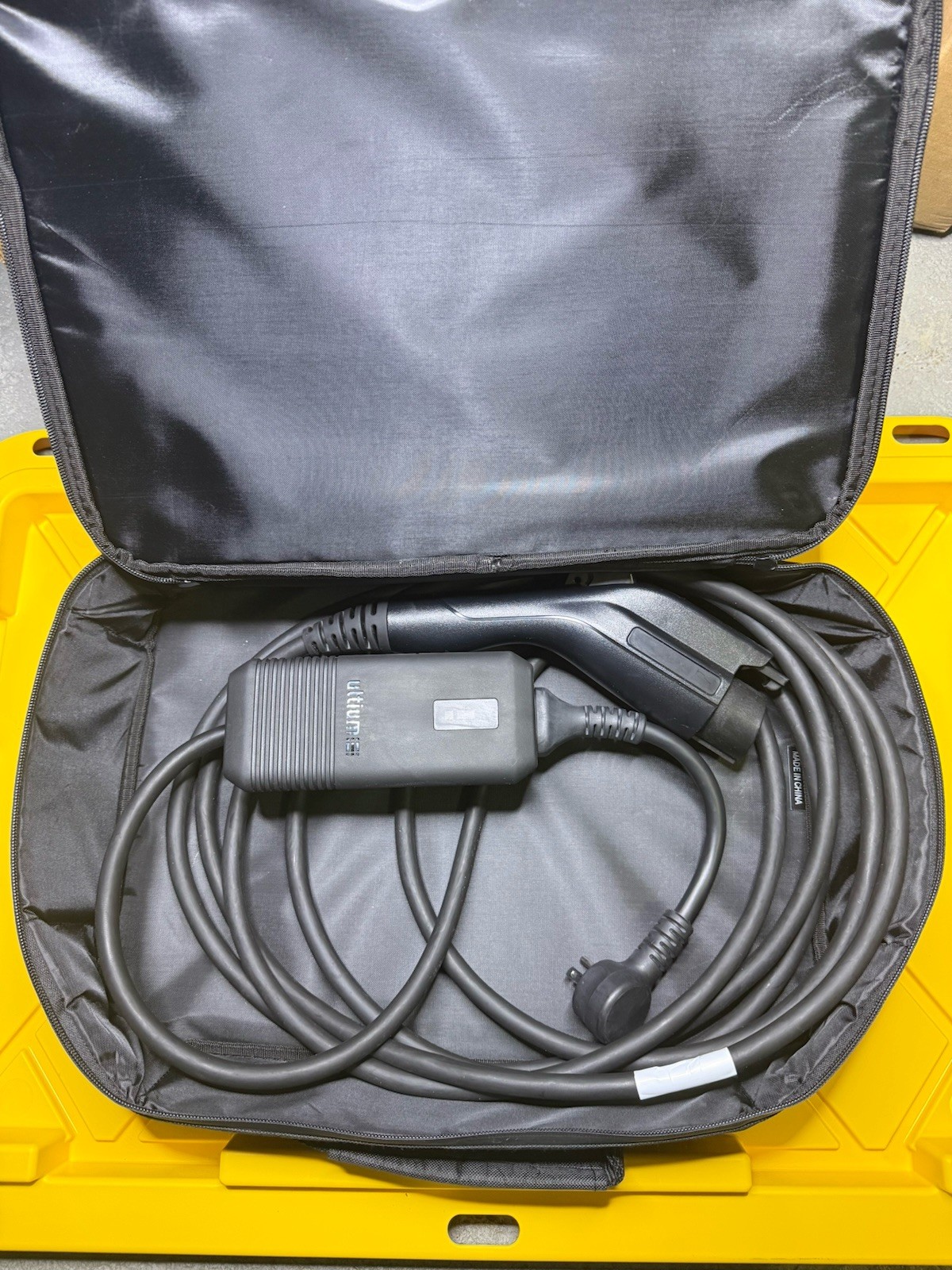 2022 - 2024 GM EV Charger Cadillac Lyriq Celestiq GMC Hummer Sierra electric suv 2022 - 2024 GM EV Charger Cadillac Lyriq Celestiq GMC Hummer Sierra electric suv