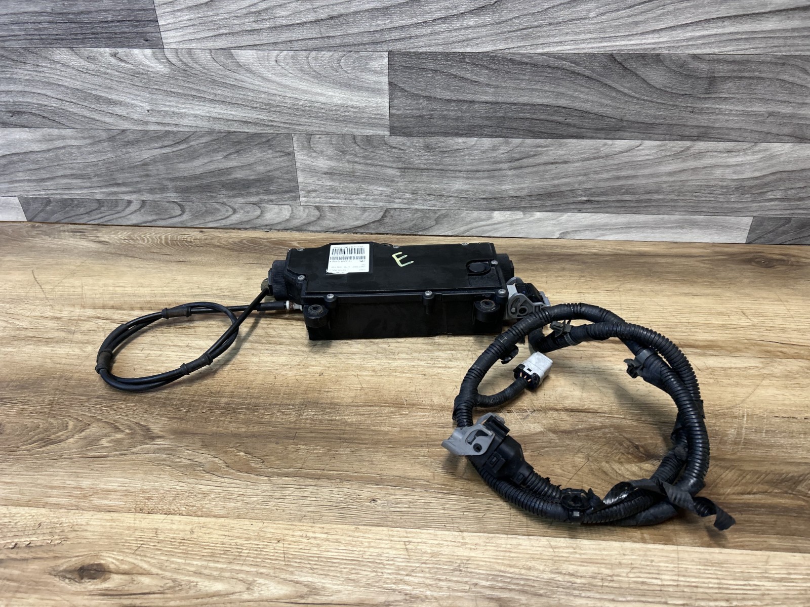 HYUNDAI EQUUS OEM ELECTRONIC PARKING BRAKE ACTUATOR MODULE (11_13) 59700-3M900