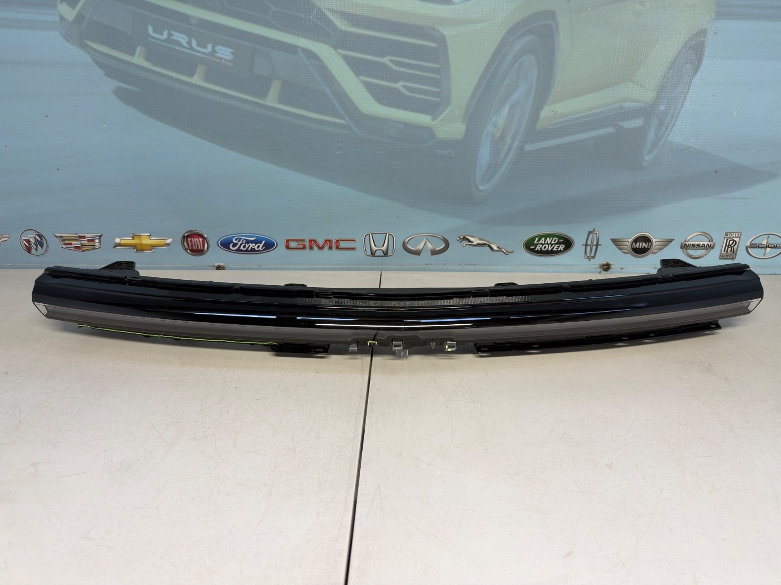 2024 2025 2026 CHEVROLET EQUINOX EV FRONT CENTER LED LIGHT BAR OEM USED