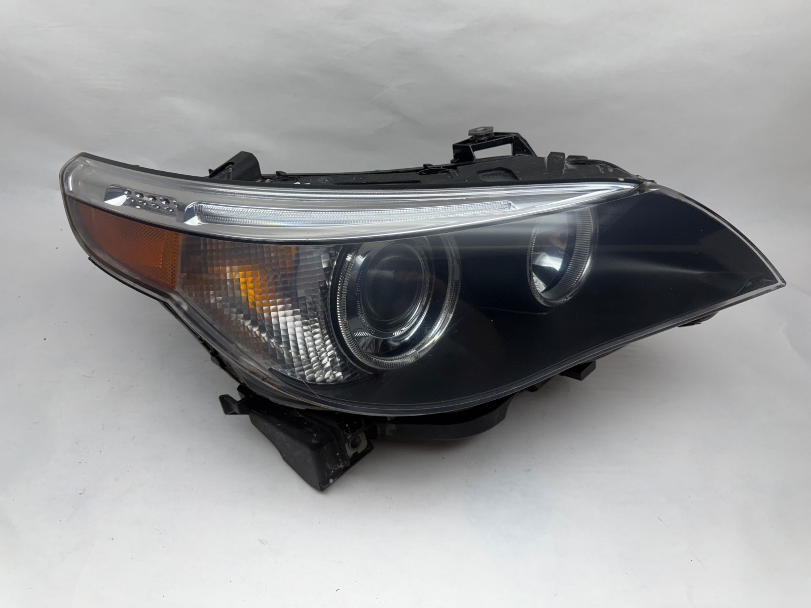 2004-2007 BMW 5 series Passenger Right Xenon headlight assembly