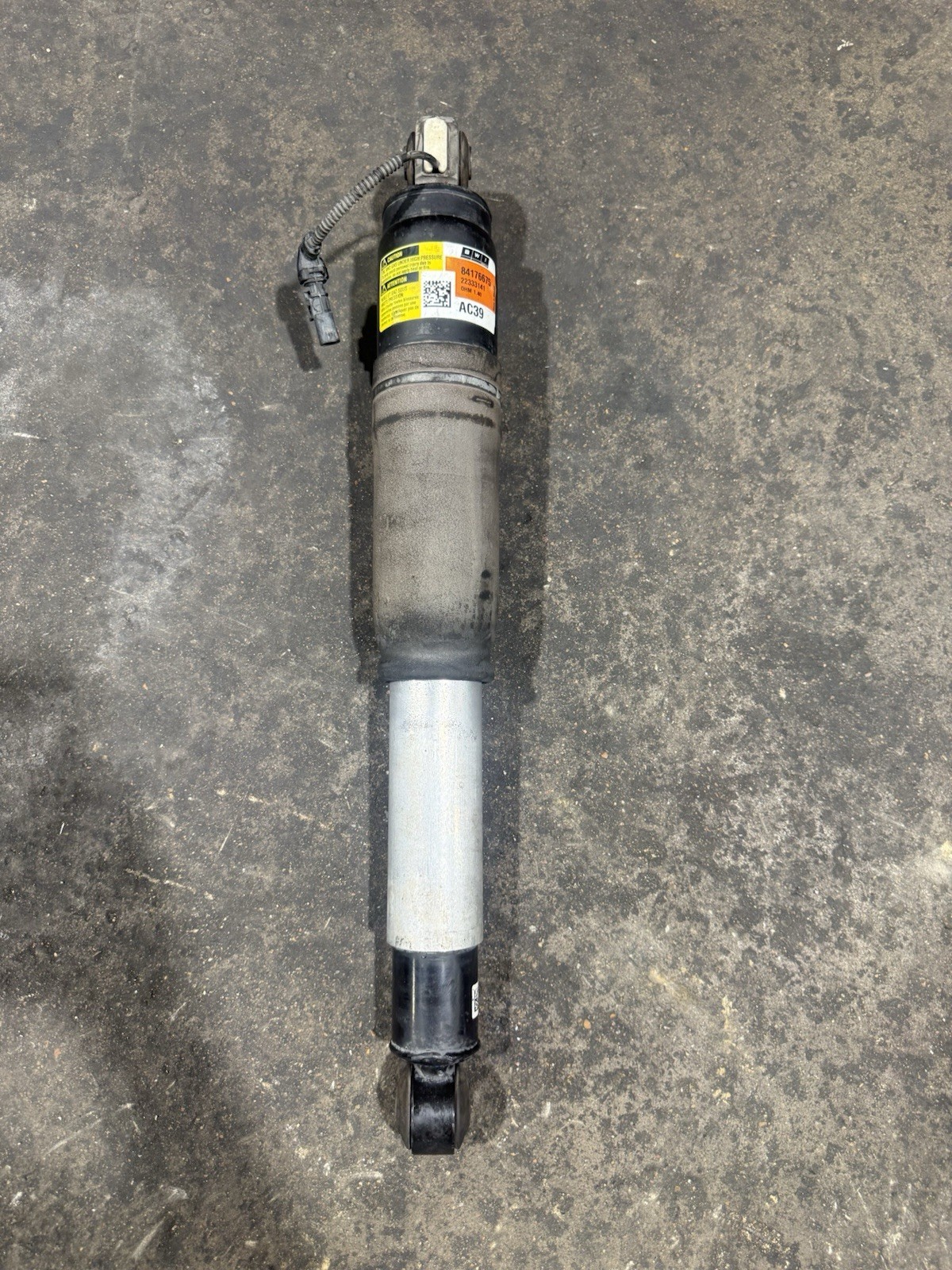 2015-2019 Yukon Tahoe OEM Used Rear Shock