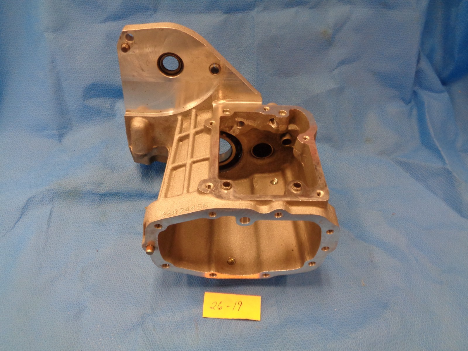 HARLEY DAVIDSON 1990-1999 SOFTAIL OEM H-D NOS SATIN BLONDE 5 SPEED TRANS CASE HARLEY DAVIDSON 1990-1999 SOFTAIL OEM H-D NOS SATIN BLONDE 5 SPEED TRANS CASE