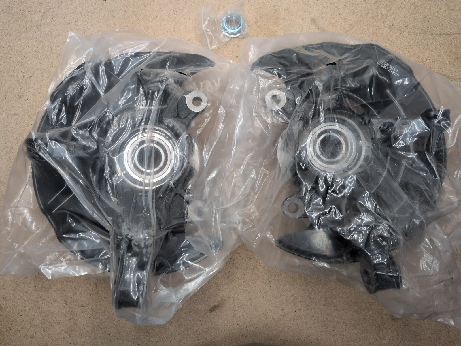 Front Steering Knuckle Hub Pair 698-380 698-381 2009-2013 Toyota Corolla Matrix
