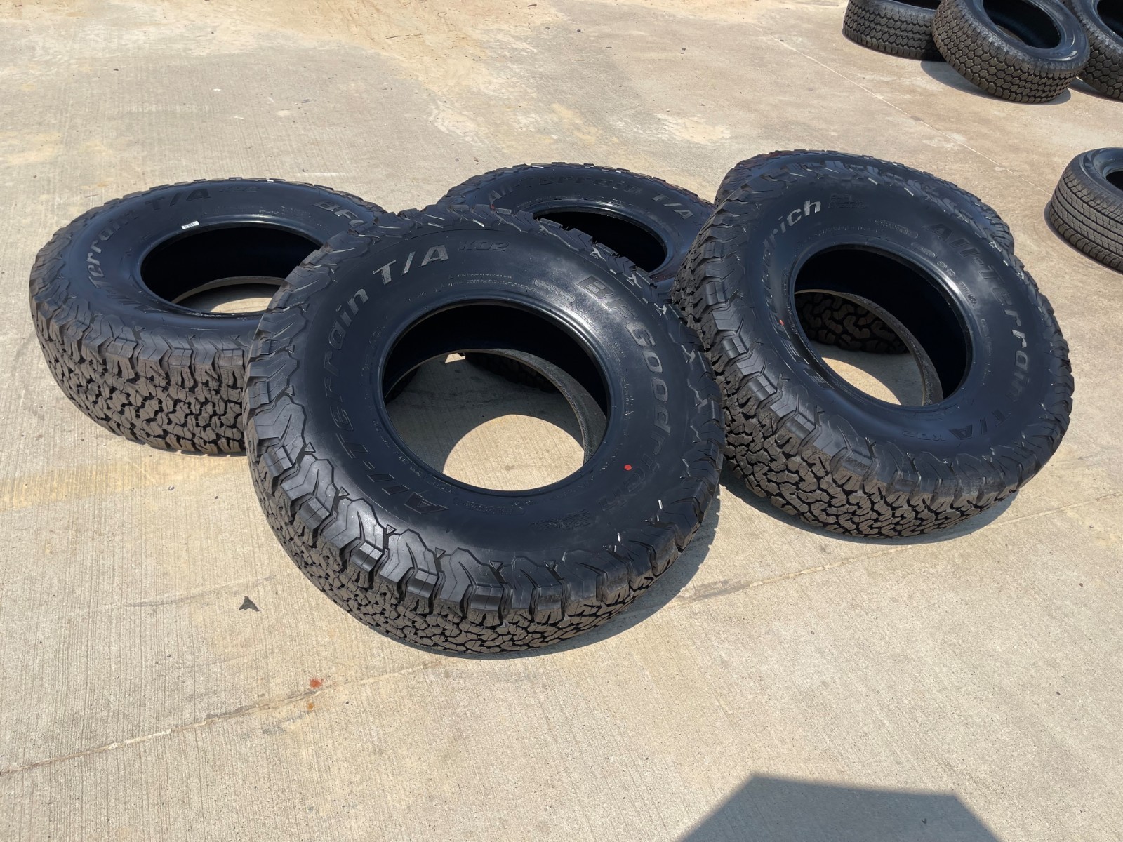 (5) 37x12.5x17 BFG KO2 A/T tires F-150 Sierra Tahoe Silverado 37\