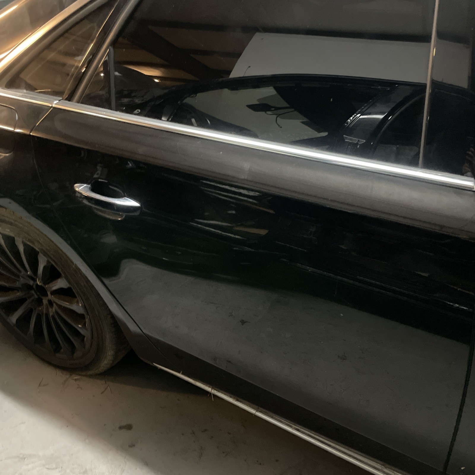 RIGHT BLK REAR DOOR assembly with panel OEM 11-18 A8 AUDI RIGHT BLK REAR DOOR assembly with panel OEM 11-18 A8 AUDI