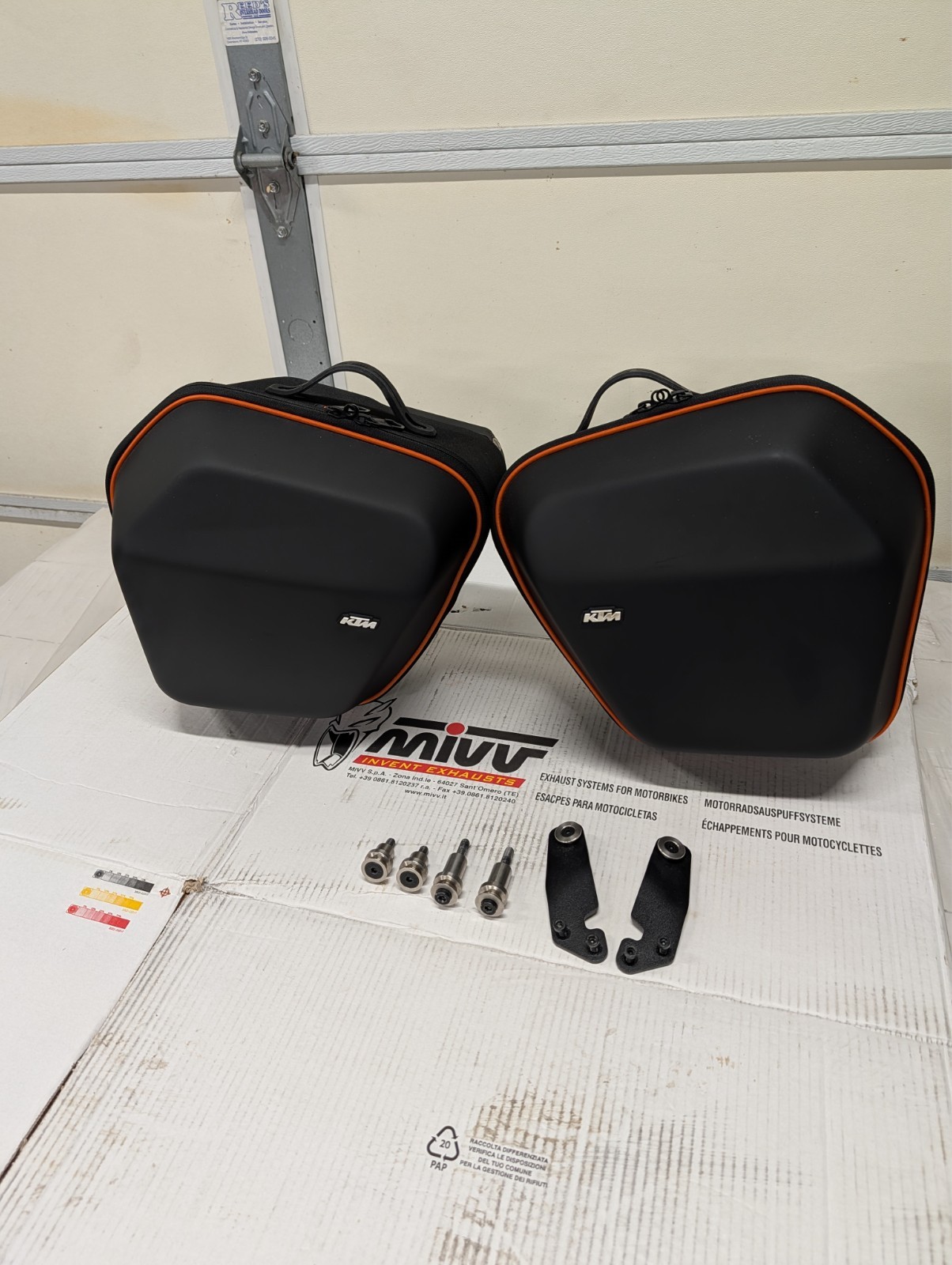 2020 and up KTM Super Duke 1290 R/1390 R side cases and mounting hardware 2020 and up KTM Super Duke 1290 R/1390 R side cases and mounting hardware