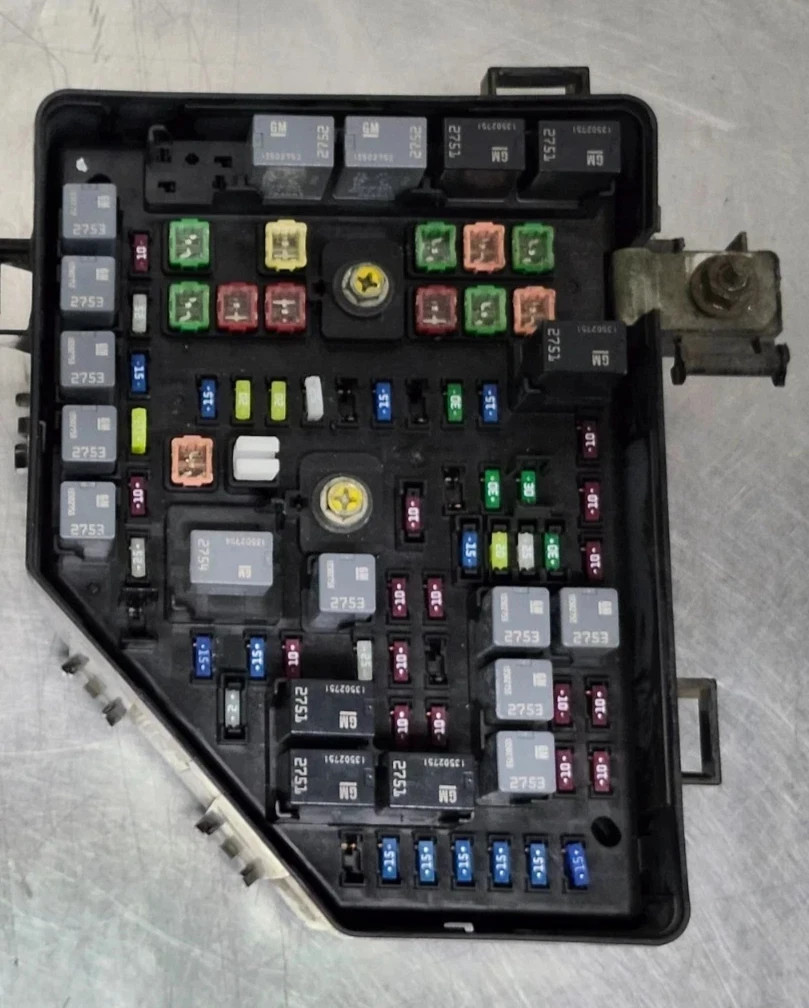 2007-2008 GMC Acadia Engine Fuse Box Assembly OEM