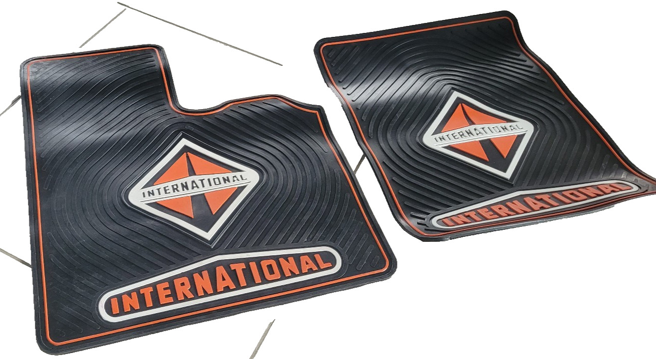 International Trucks 9000 Series Floor Mats (Rubber, International Logo)