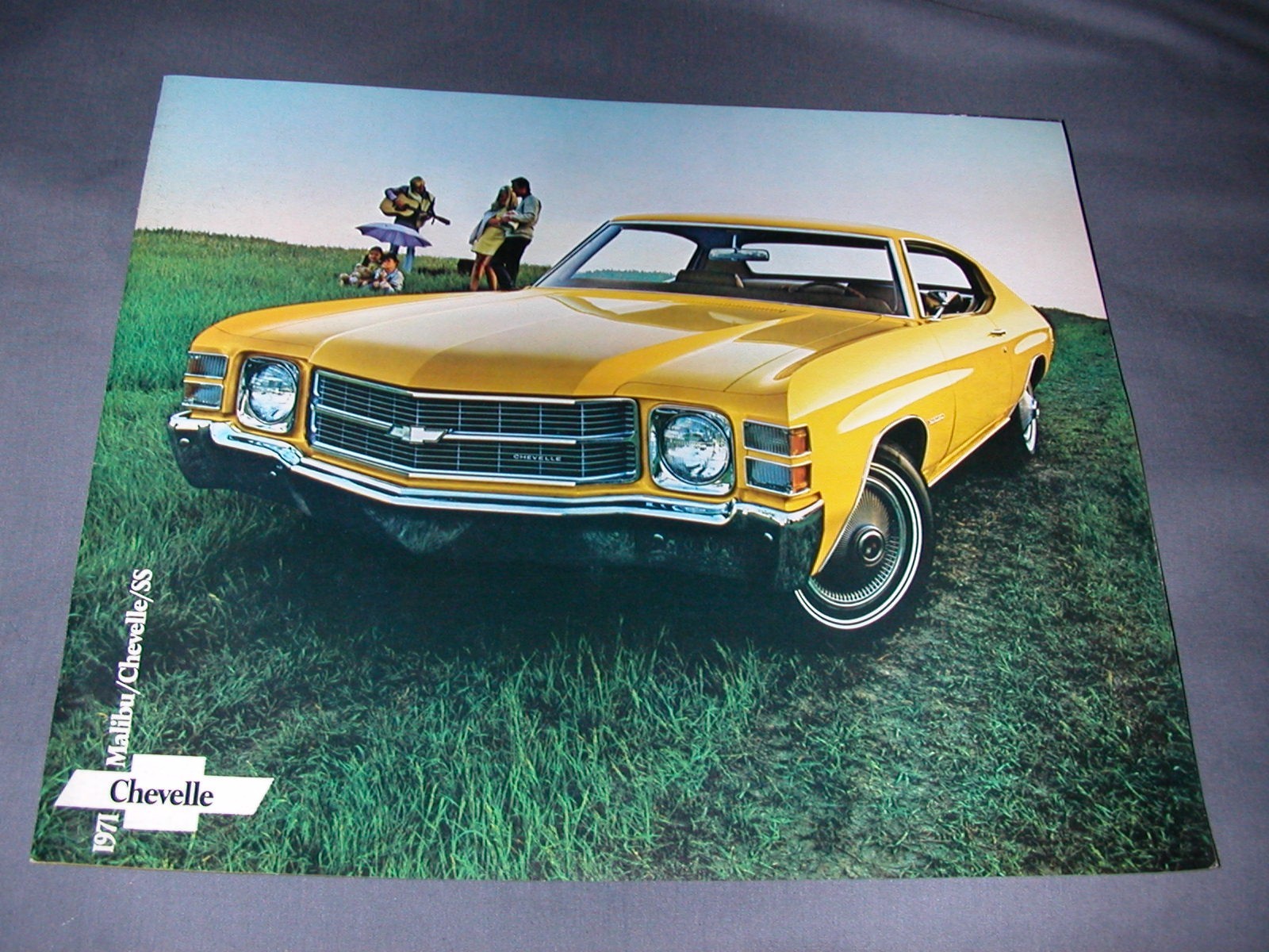 1971 CHEVROLET CHEVELLE - DEALER SALES BROCHURE - 1971 CHEVROLET CHEVELLE - DEALER SALES BROCHURE -