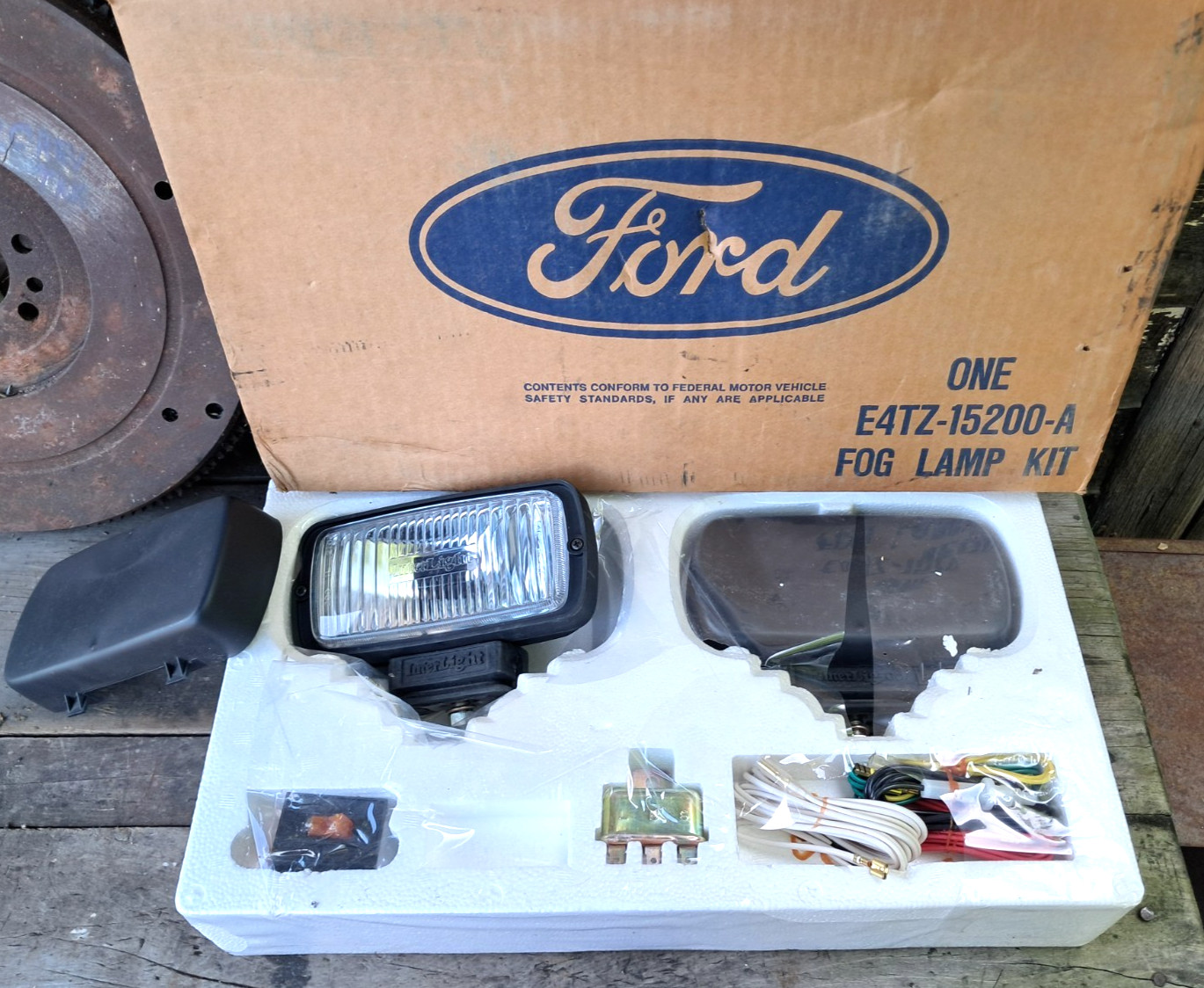 1984-86 NOS Ford Truck F-150 250 350 Bronco Fog Light Kit E4TZ-15200-A 1984-86 NOS Ford Truck F-150 250 350 Bronco Fog Light Kit E4TZ-15200-A