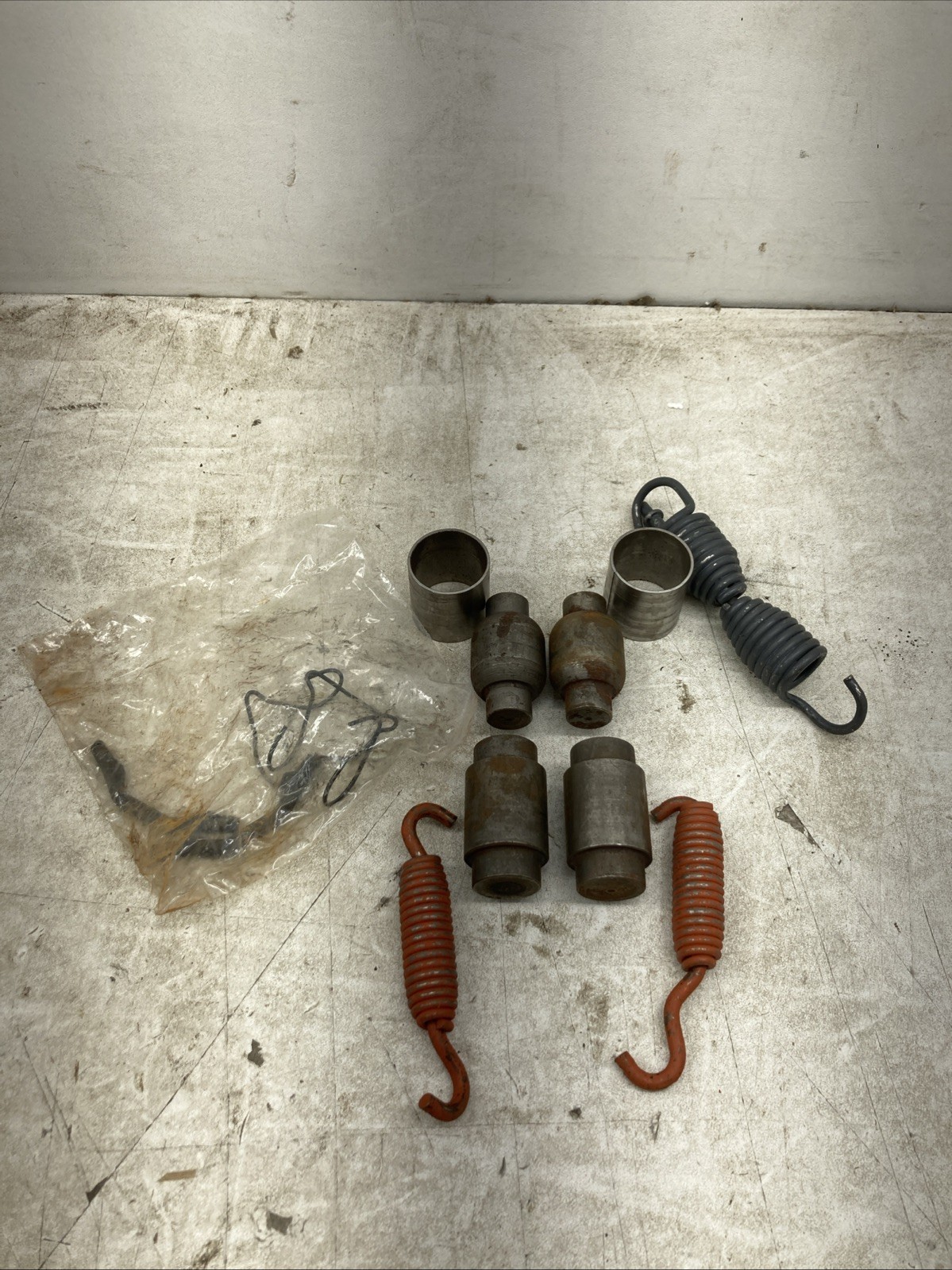 Genuine Meritor Brake Hardware Kit KIT8824HD (New Old Stock) Genuine Meritor Brake Hardware Kit KIT8824HD (New Old Stock)