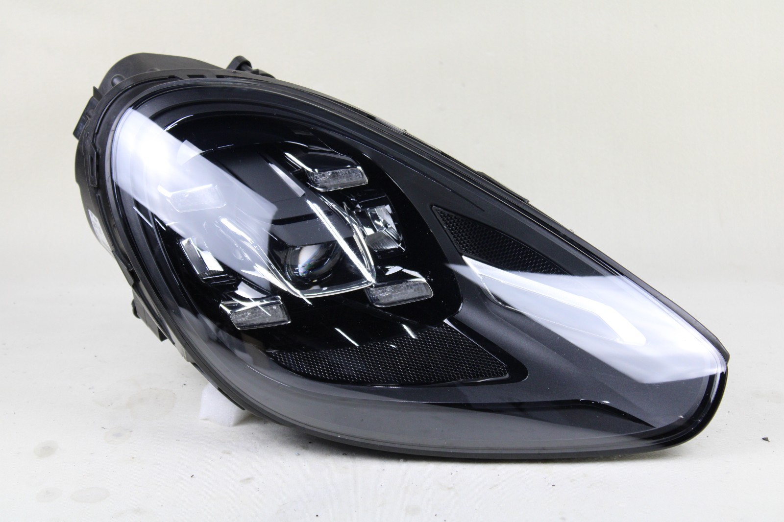 Mint 2015 - 2018 Porsche Cayenne Right RH Passenger Full LED Headlight OEM Mint 2015 - 2018 Porsche Cayenne Right RH Passenger Full LED Headlight OEM