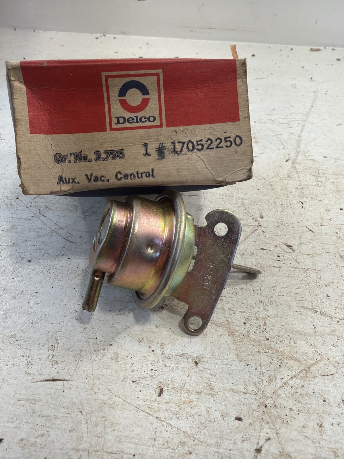 NOS GM 17052250 Carburetor Choke Pull Vacuum Control 1975-76 Camaro EL Camino NOS GM 17052250 Carburetor Choke Pull Vacuum Control 1975-76 Camaro EL Camino