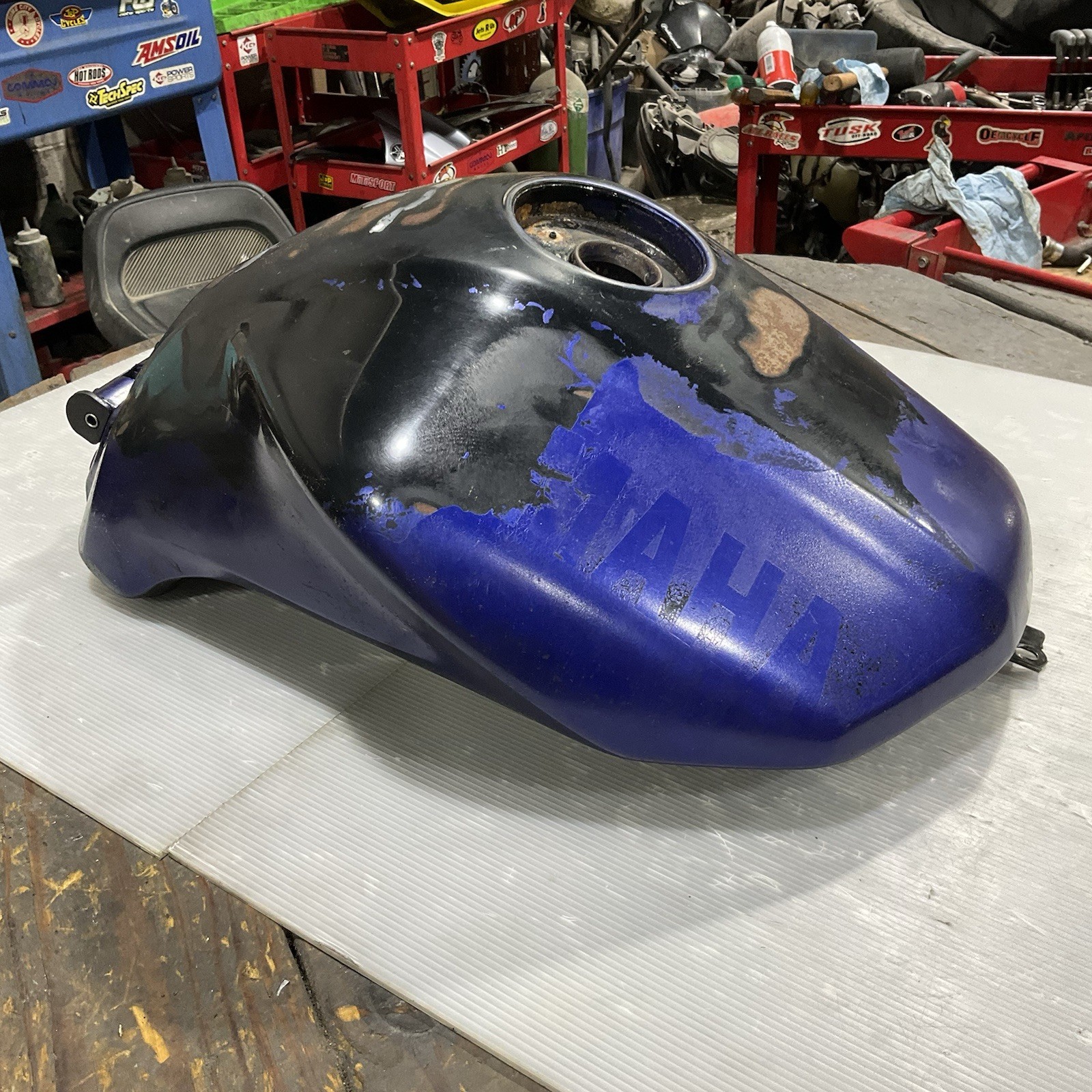 2002 2001-2005 YAMAHA FZ1 FZS1000 GAS TANK FUEL CELL PETROL *NO DENTS OR RUST* 2002 2001-2005 YAMAHA FZ1 FZS1000 GAS TANK FUEL CELL PETROL *NO DENTS OR RUST*