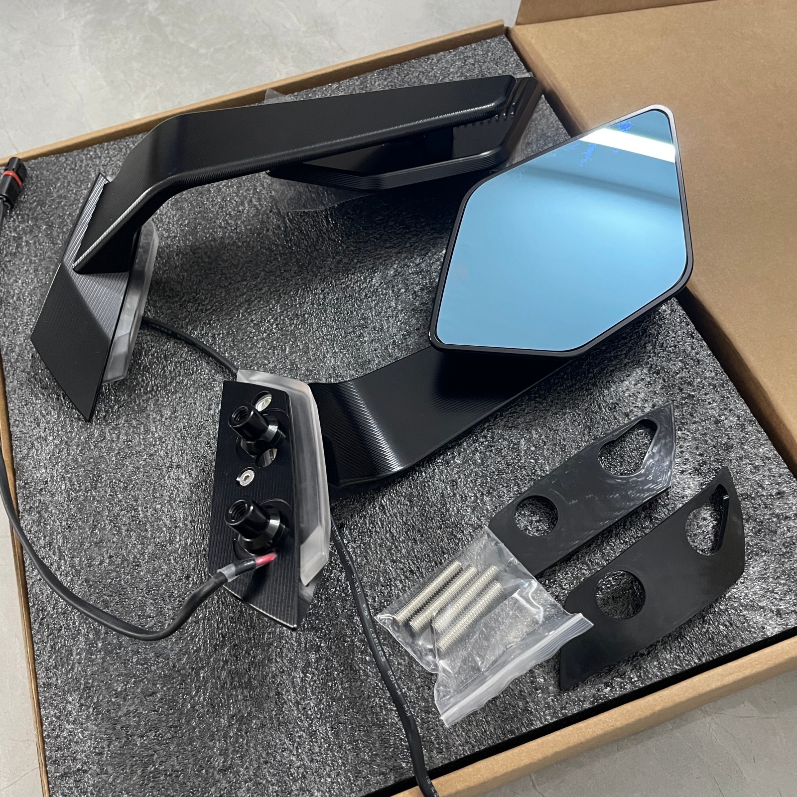 For Ducati Panigale V2 PANIGALE V4 Rearview Mirrors With Turn Signals LED lights For Ducati Panigale V2 PANIGALE V4 Rearview Mirrors With Turn Signals LED lights