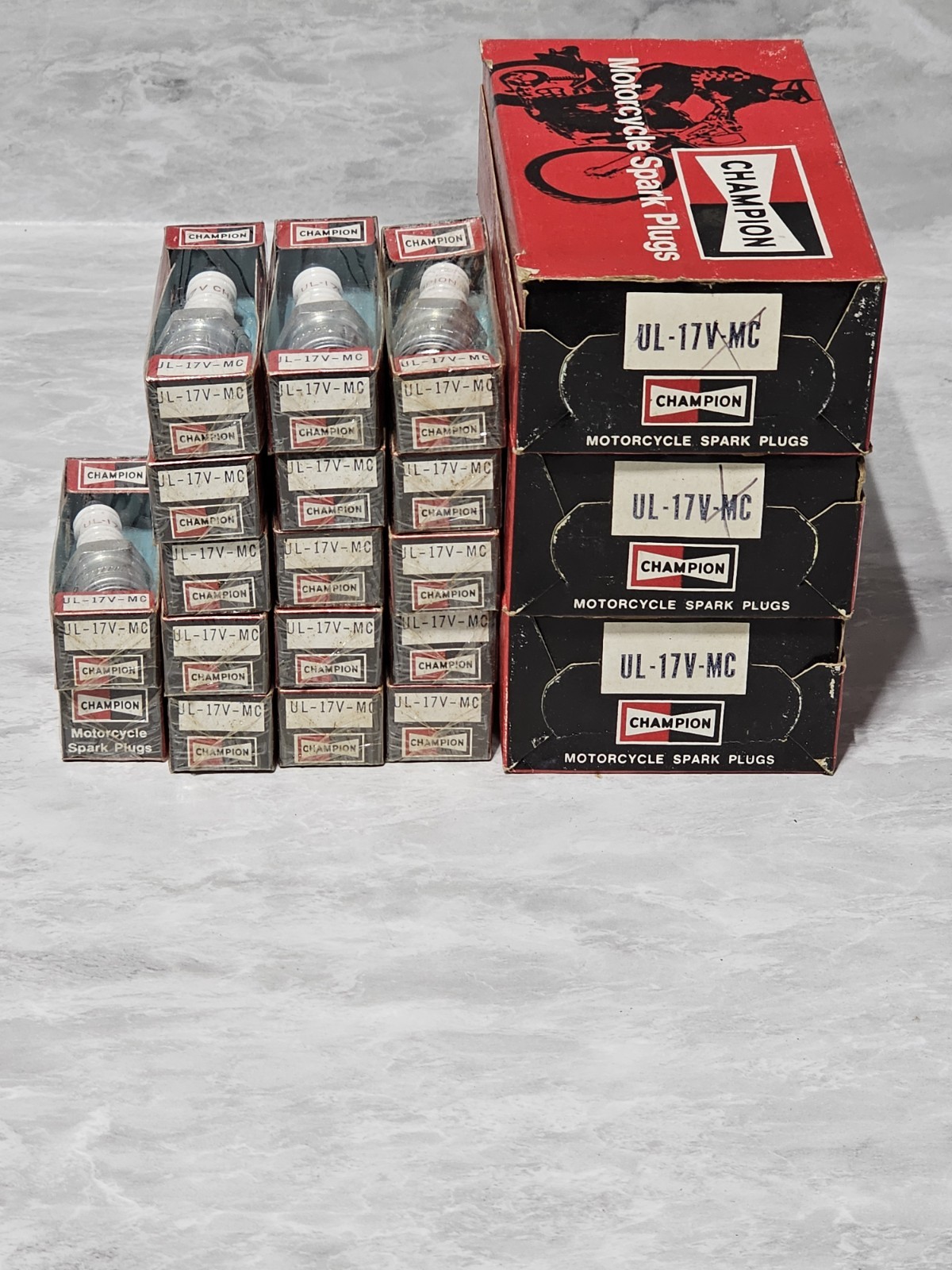 Quantity 47 New Old Stock Champion UL-17V-MC Spark Plugs Quantity 47 New Old Stock Champion UL-17V-MC Spark Plugs