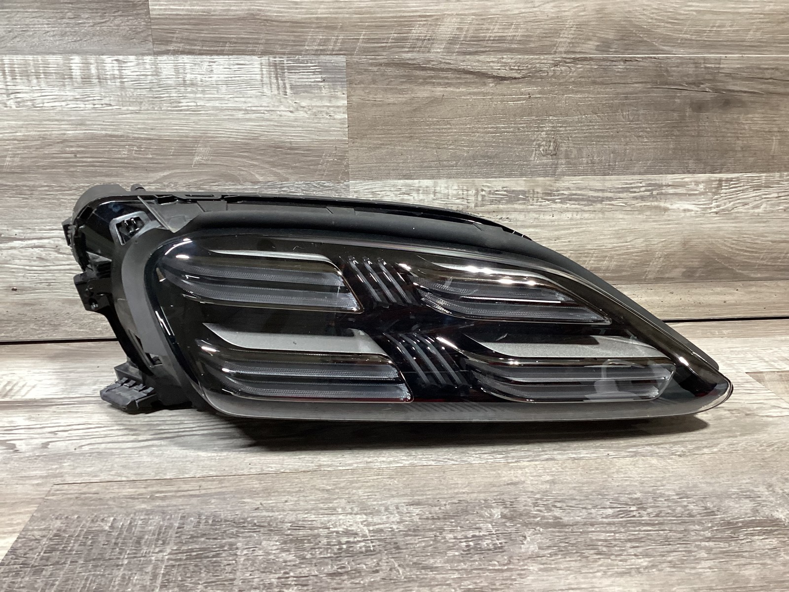 USED - 2022-2025 Porsche Macan R Front Lamp - OEM USED - 2022-2025 Porsche Macan R Front Lamp - OEM