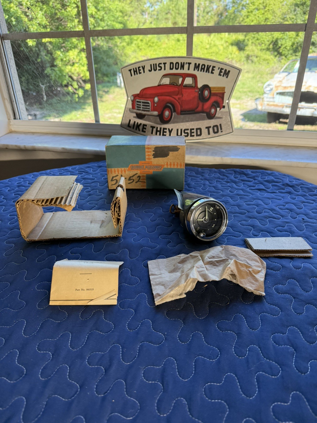 NOS 1951 52 CHEVROLET ORIGINAL DASH CLOCK. NOS 1951 52 CHEVROLET ORIGINAL DASH CLOCK.