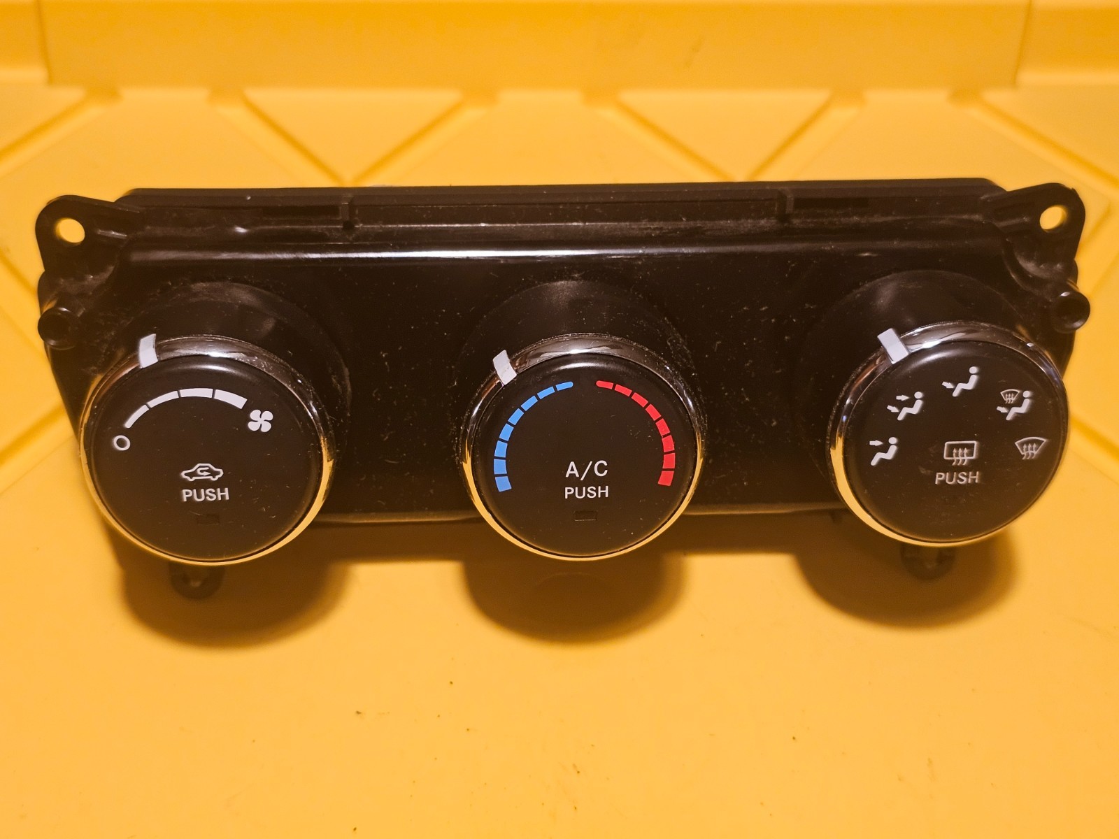 2010-2014 Dodge Avenger  Chrysler 200 AC Heater Climate Control  P55111949AE OEM