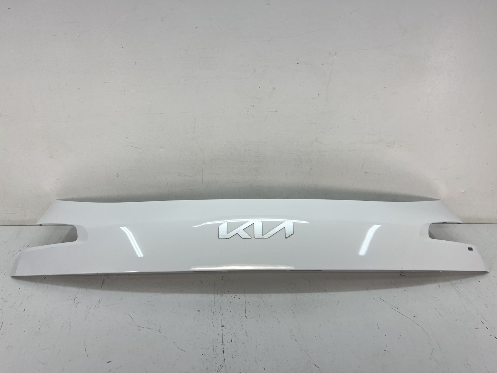 2020-2025 Kia Telluride Rear Liftgate Upper Finish Molding Panel 87311-S9200 OEM 2020-2025 Kia Telluride Rear Liftgate Upper Finish Molding Panel 87311-S9200 OEM