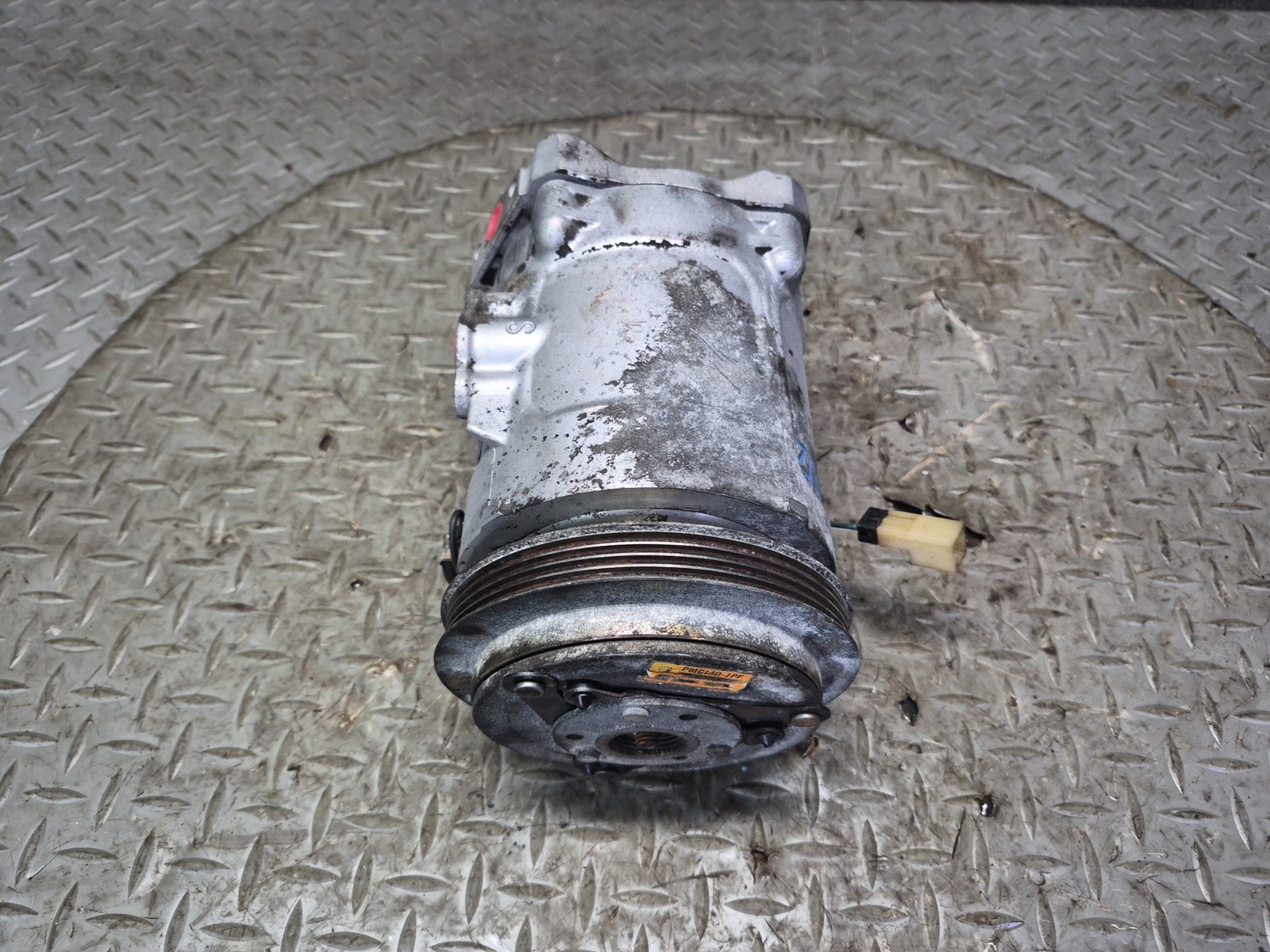 87-89 NISSAN Z31 300ZX NA A/C AIR CONDITION COMPRESSOR 252585 OEM