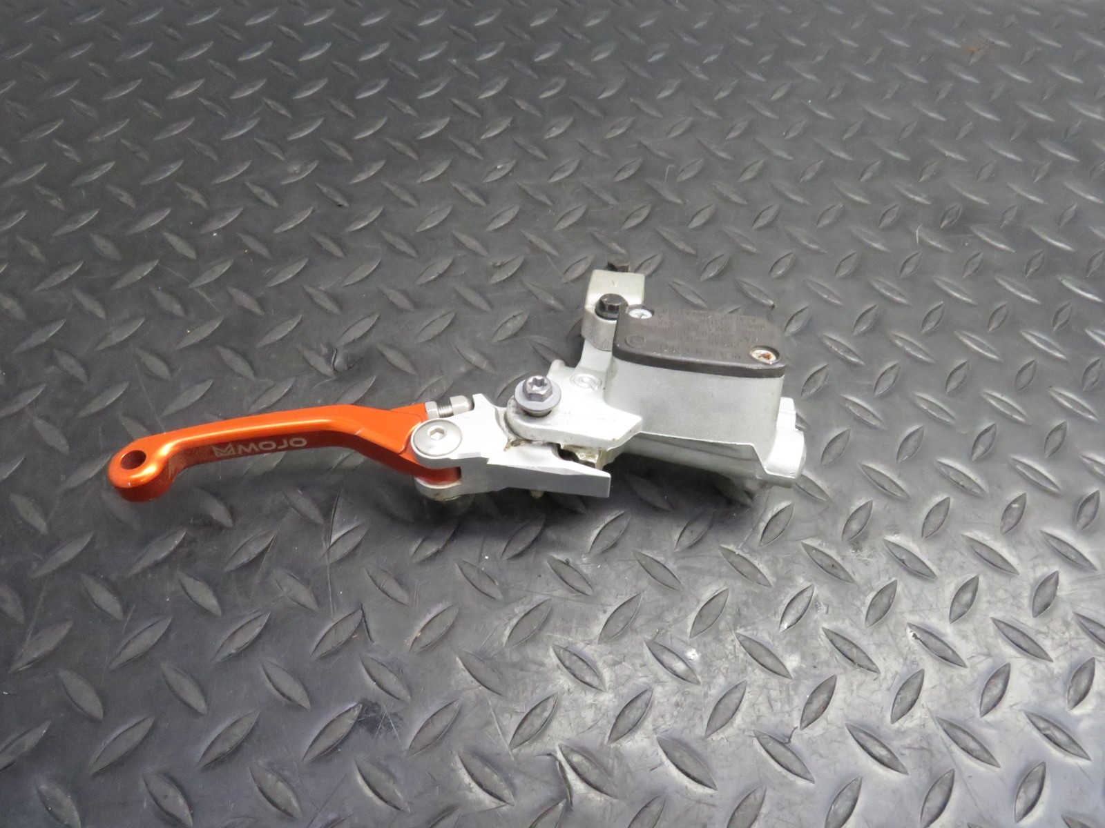17 18 KTM 300XC XCW OEM FACTORY FRONT BRAKE MASTER CYLINDER NICE 2017 17 18 KTM 300XC XCW OEM FACTORY FRONT BRAKE MASTER CYLINDER NICE 2017