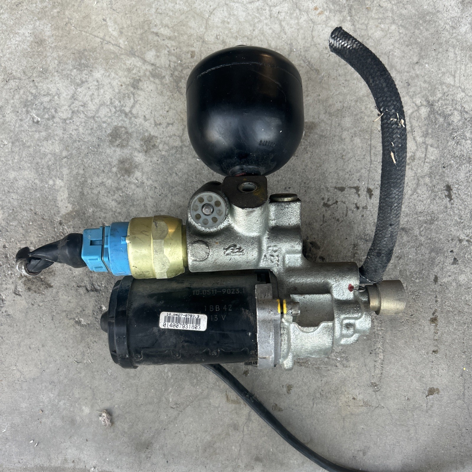90-94 Jaguar XJ6 Anti-Lock Brakes ABS Brake Booster Accumulator 10.0511-9023.1 90-94 Jaguar XJ6 Anti-Lock Brakes ABS Brake Booster Accumulator 10.0511-9023.1