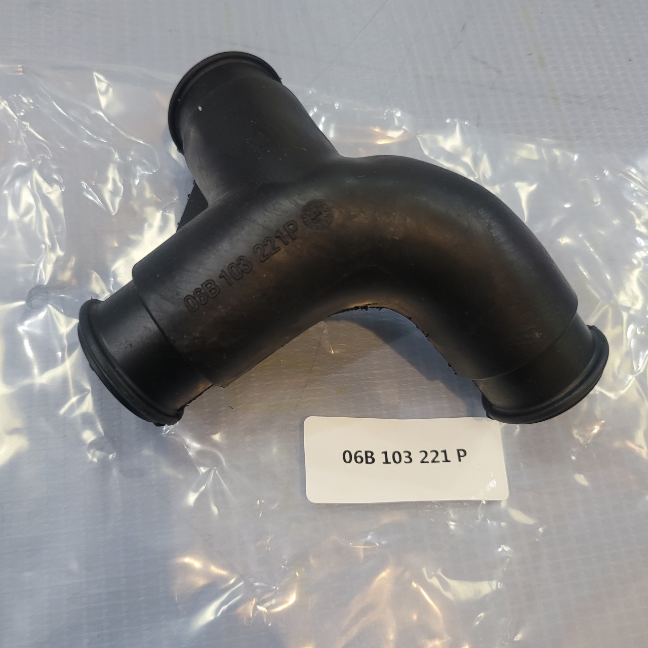 Crankcase Breather Hose For 2001-2005 Audi A6 A4 A3 TT Quattro 1.8T 06B103221P