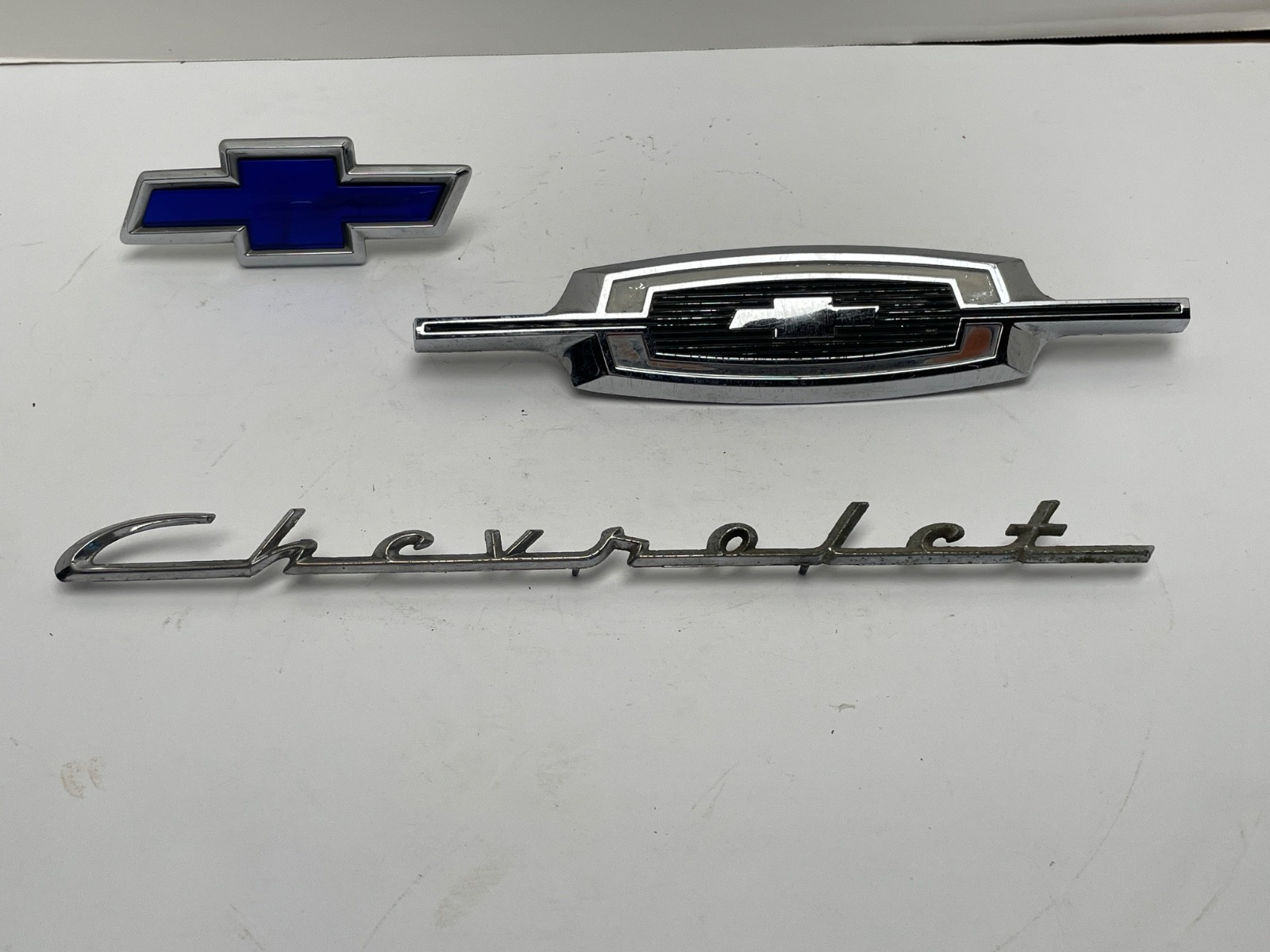 THREE VINTAGE CHEVROLET / CHEVY EMBLEMS / BADGES THREE VINTAGE CHEVROLET / CHEVY EMBLEMS / BADGES