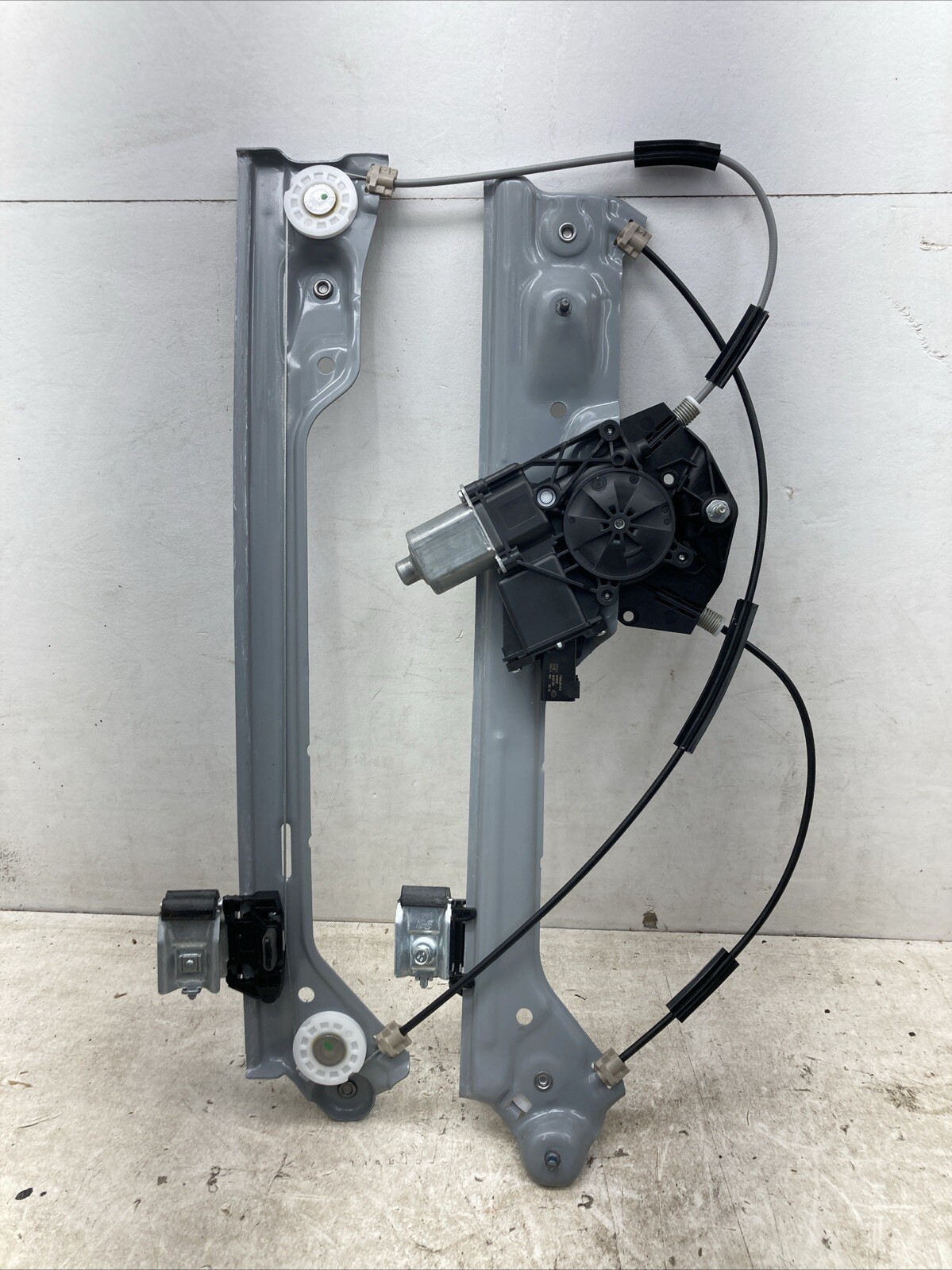 Genuine GM Front Passenger Side Door Window Regulator 84621037 (New Old Stock) Genuine GM Front Passenger Side Door Window Regulator 84621037 (New Old Stock)