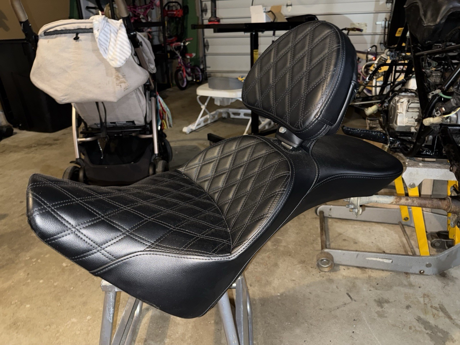 Saddlemen Explorer Seat with Backrest 18-26 Heritage Softail Saddlemen Explorer Seat with Backrest 18-26 Heritage Softail