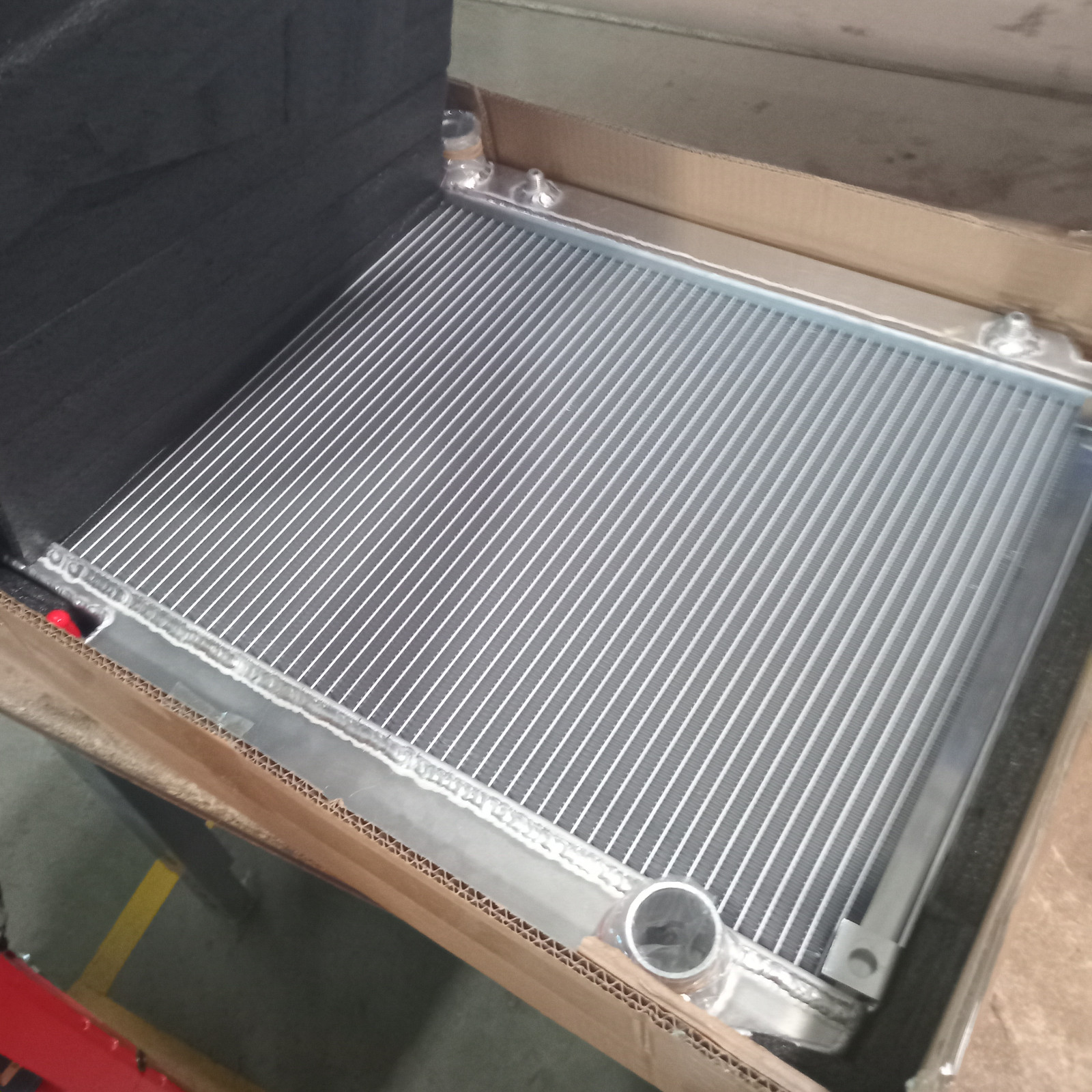 Returned Radiator For 1971-1980 Mercedes-Benz R107 C107 450 SL SLC Coupe 4.5L V8