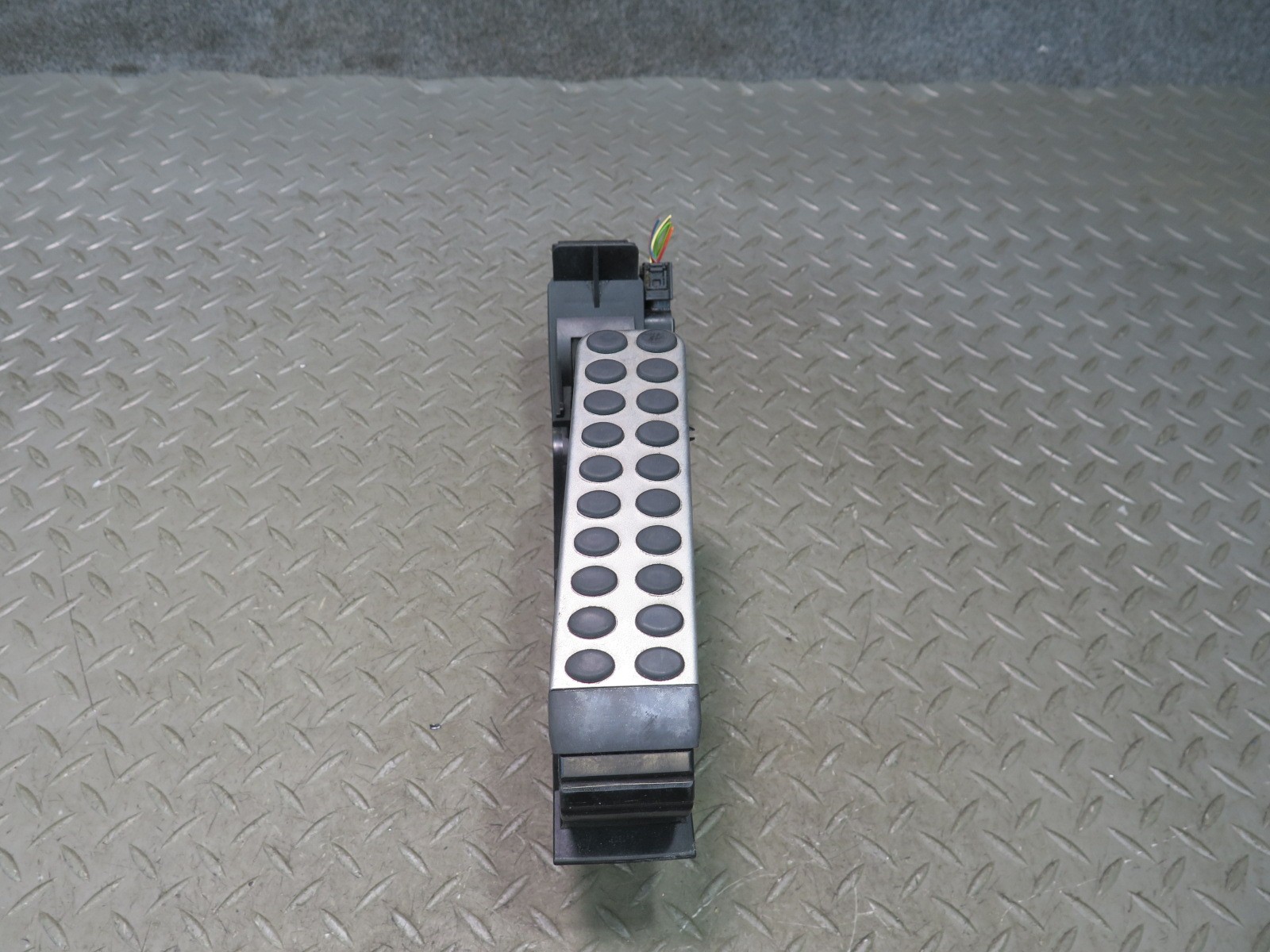 03-08 MERCEDES R230 SL-CLASS GAS ACCELERATION PEDAL 2303000104 OEM