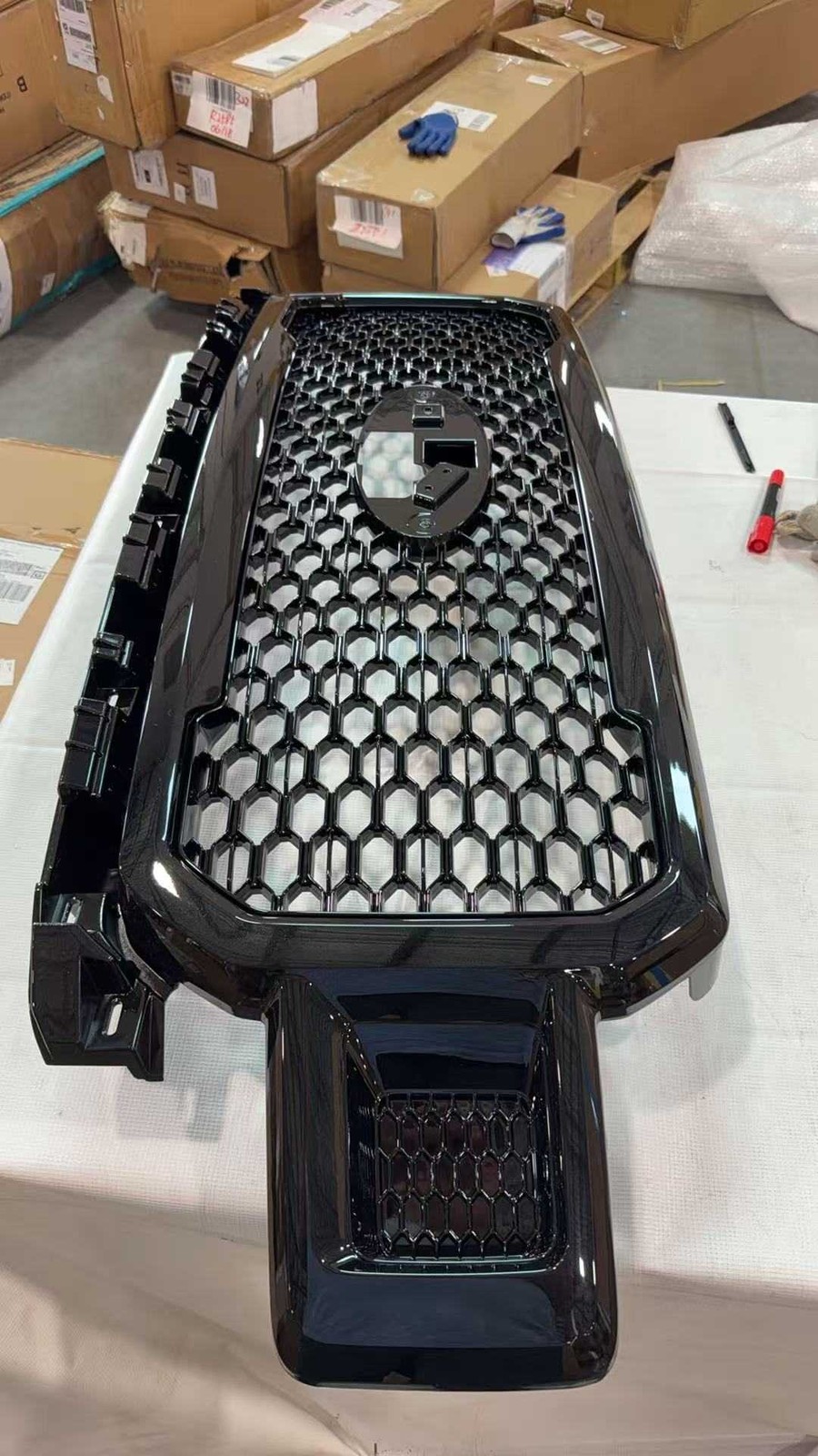 Used Glossy Black Front Upper Grille Grill Replace For Ford F-150 F150 2018-2020