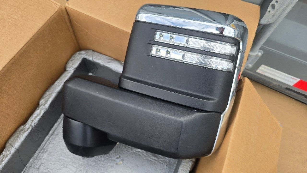 2024 2025 Chevrolet Silverado 2500 HD OEM Chrome Mirror Left Driver side 2024 2025 Chevrolet Silverado 2500 HD OEM Chrome Mirror Left Driver side