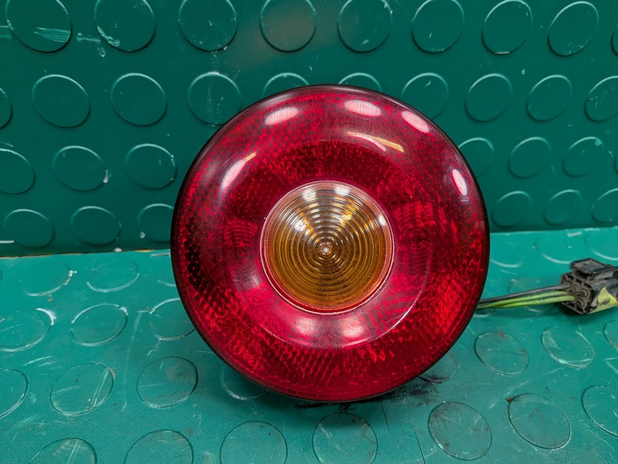 2005 Lotus Elise Outer Tail Light Assembly With Turn Signal OEM A082M6689F 0243
