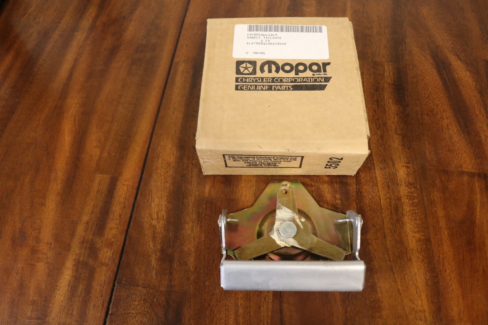 NOS Dodge Truck 1972 - 1979 Tailgate handle P/N 3495757 new in box NOS Dodge Truck 1972 - 1979 Tailgate handle P/N 3495757 new in box
