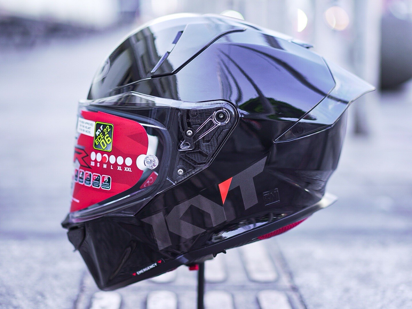 KYT R2R Solid Black Gloss (size S M L XL XXL) pinlock & tinted visor included