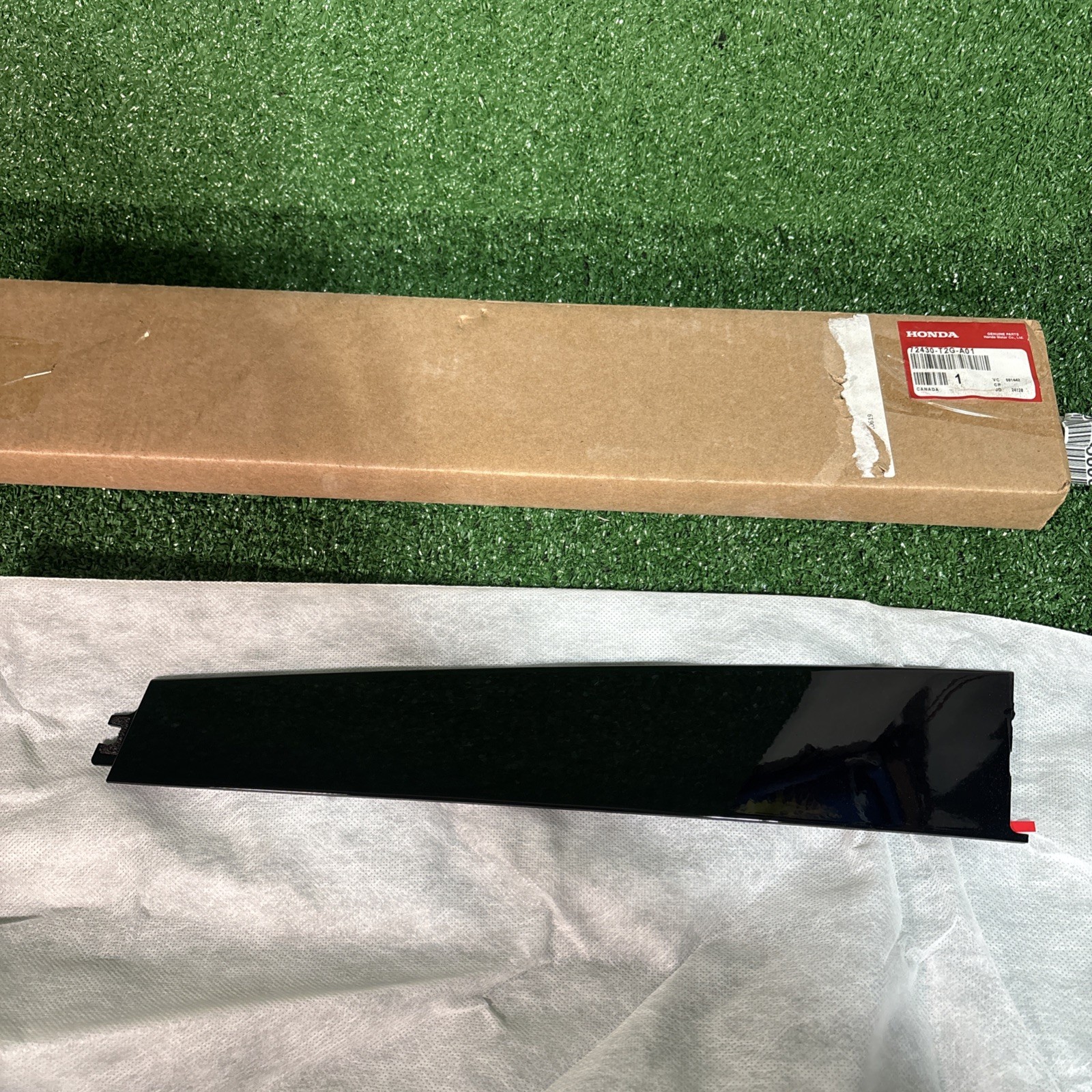 13-17 Honda Accord Black gloss Right (Passenger) Front Door Garnish (72430-T2G-A 13-17 Honda Accord Black gloss Right (Passenger) Front Door Garnish (72430-T2G-A