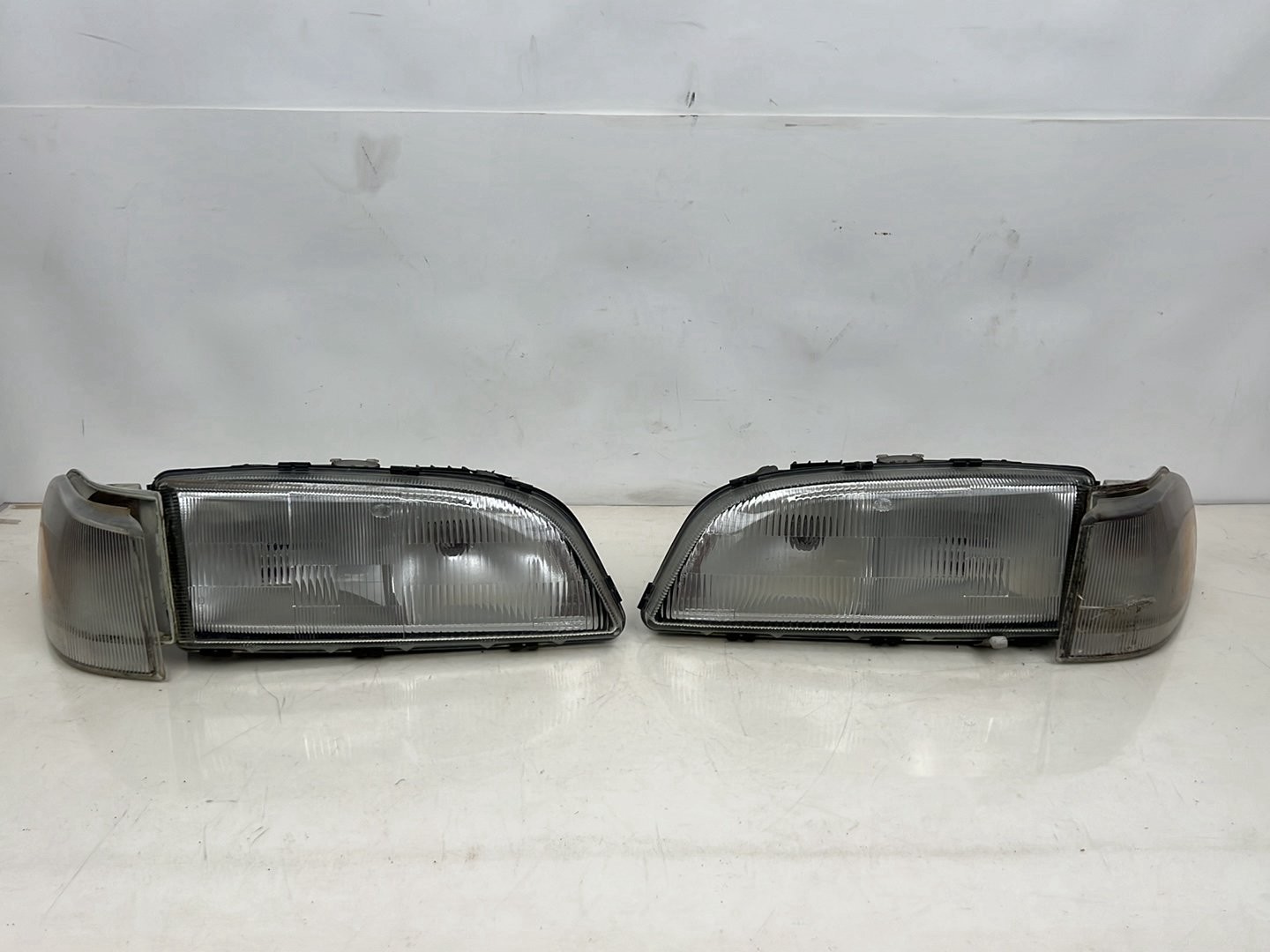 1998-2000 Volvo V70 S70 Front Left Right Headlight Lamp Pair OEM