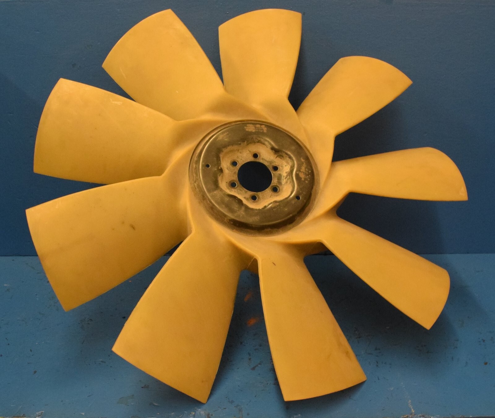 DD15 DETROIT DIESEL ENGINE FAN BLADE 32 IN 4735-44560-03 / 93459315- 20815 DD15 DETROIT DIESEL ENGINE FAN BLADE 32 IN 4735-44560-03 / 93459315- 20815