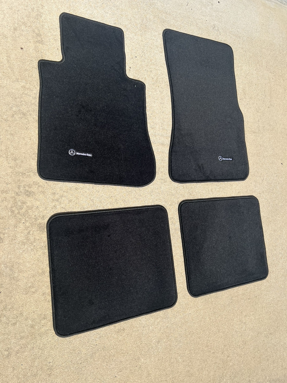 1981-1991 Mercedes-Benz W126 floor mats 560SE 420SE 380SE 300SE 300SD Genuine💯 1981-1991 Mercedes-Benz W126 floor mats 560SE 420SE 380SE 300SE 300SD Genuine💯
