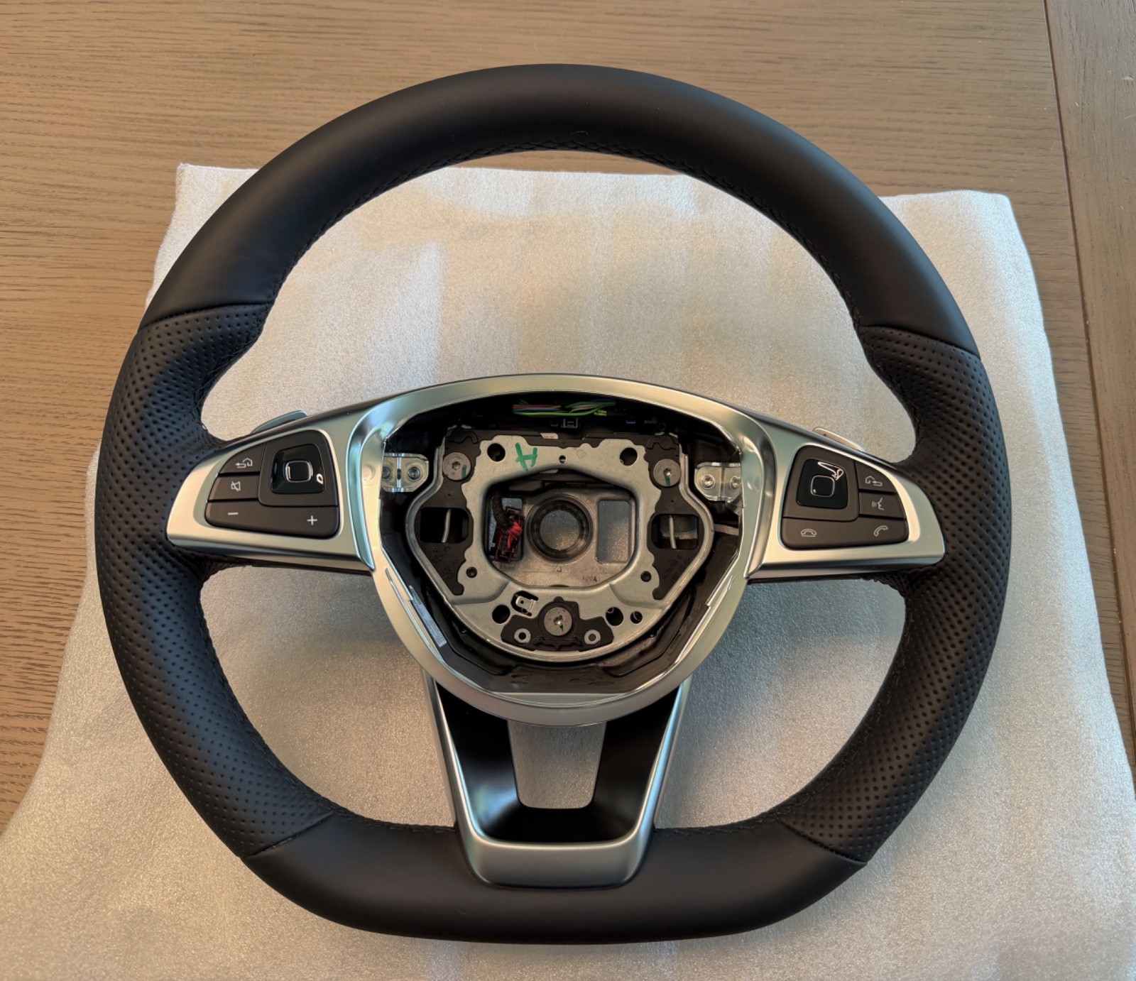 Like New OEM Mercedes Benz Leather Steering Wheel W213 C238 E300 E400 E43 AMG Like New OEM Mercedes Benz Leather Steering Wheel W213 C238 E300 E400 E43 AMG