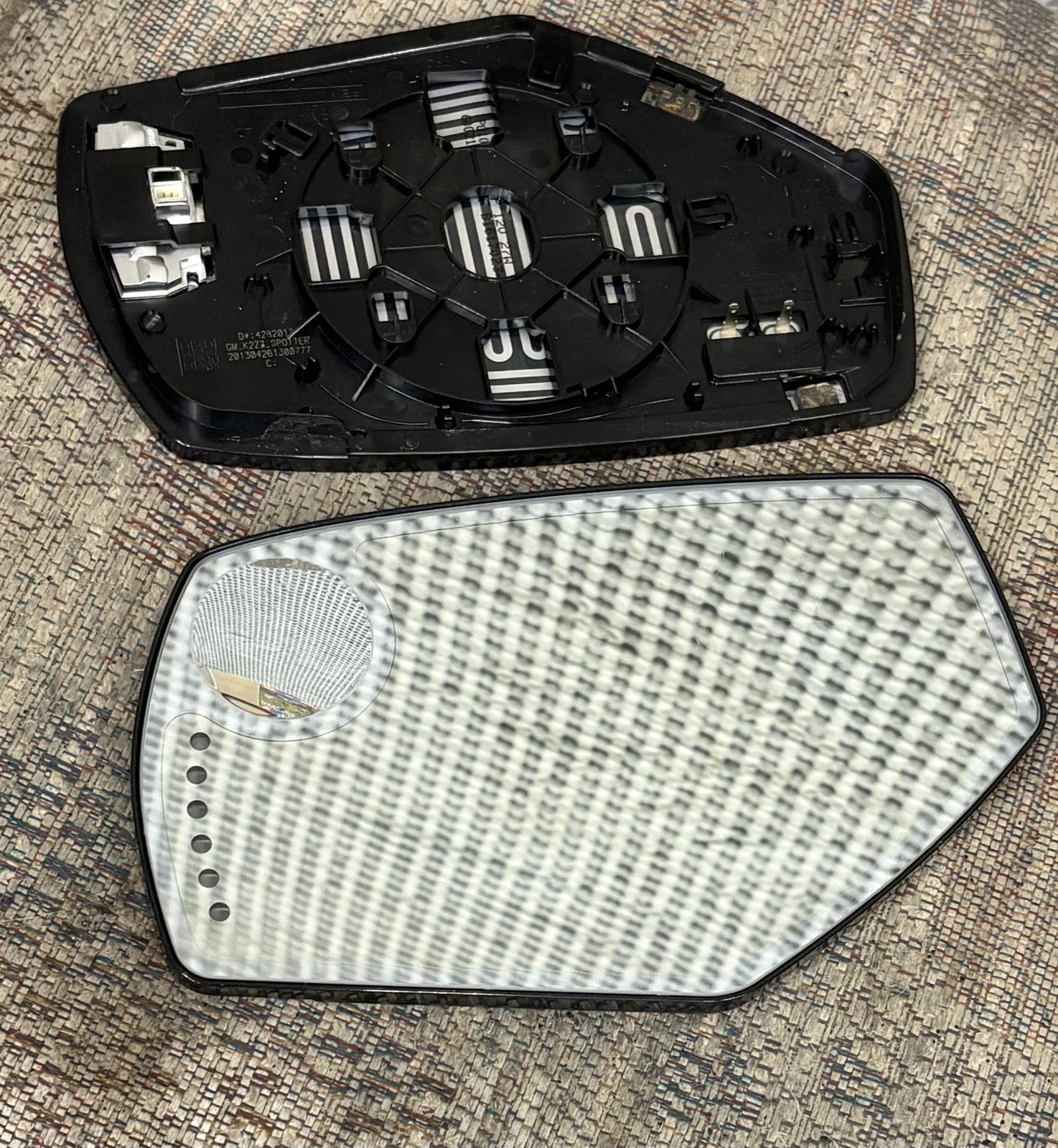 BLEMISH OEM GM Driver Side LH Door Mirror Glass 84499222 14-18 Sierra Silverado BLEMISH OEM GM Driver Side LH Door Mirror Glass 84499222 14-18 Sierra Silverado