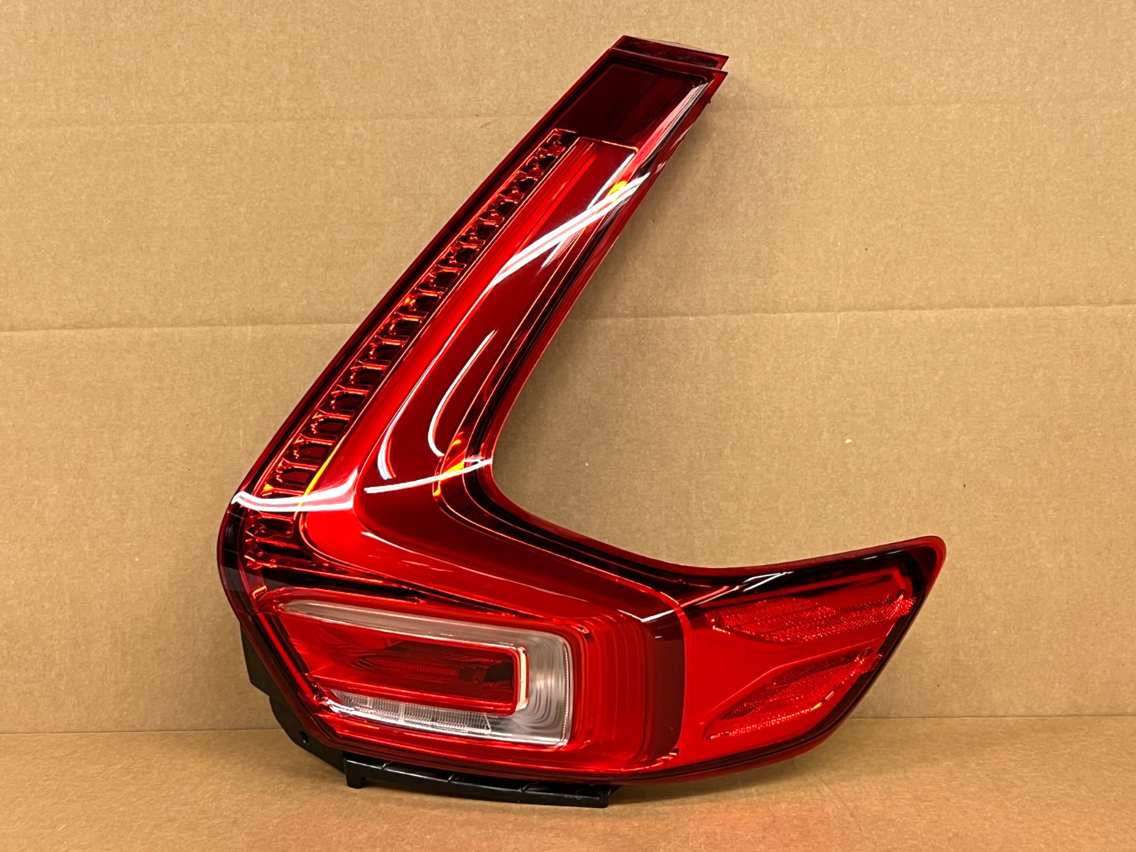 ⭐NICE 2018-2024 VOLVO XC40 RIGHT PASSENGER SIDE LED TAILLIGHT TAILAMP OEM