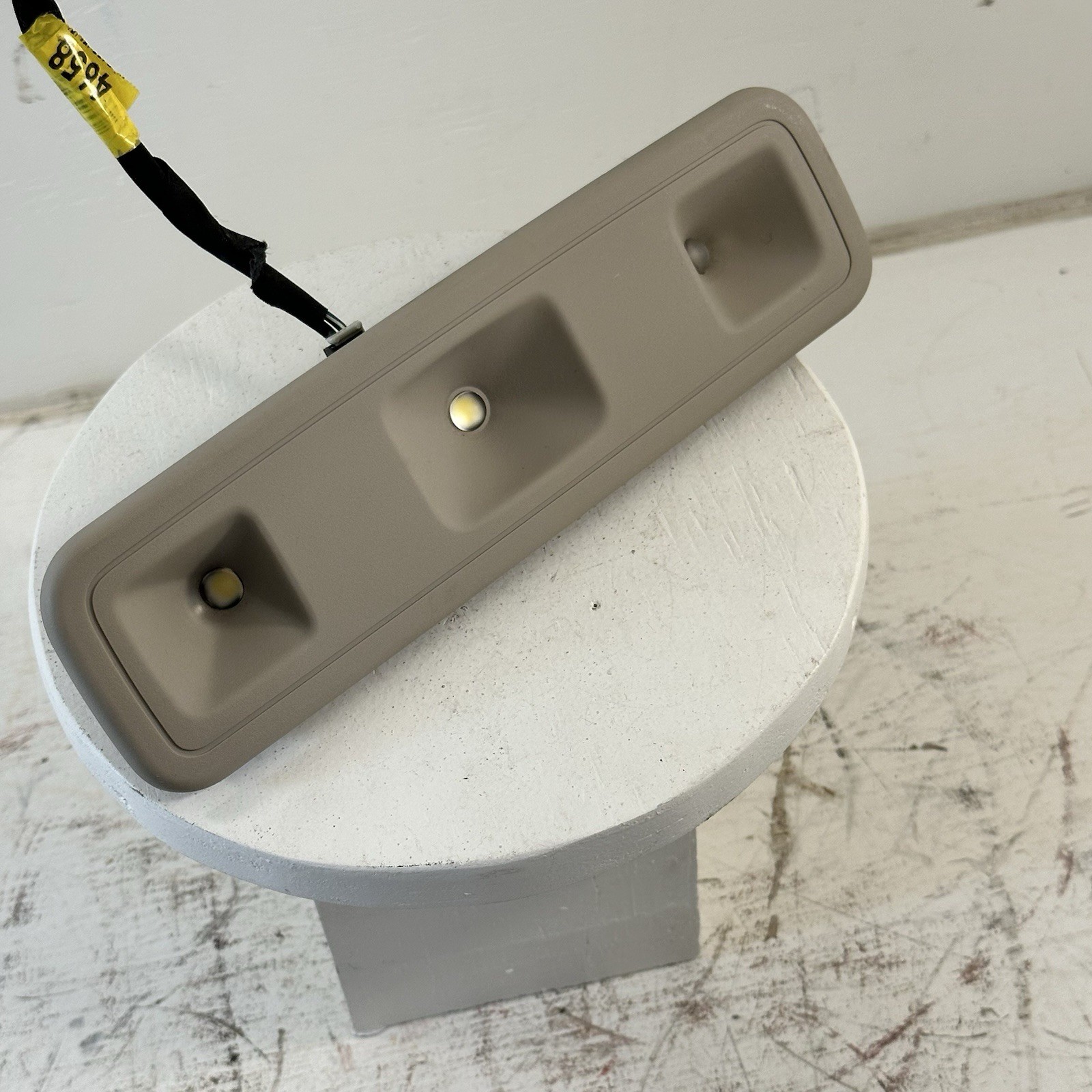 NOS OEM GM NEW 2015-2025 Express Savana Cargo Van Center Dome Lamp Assembly NOS OEM GM NEW 2015-2025 Express Savana Cargo Van Center Dome Lamp Assembly