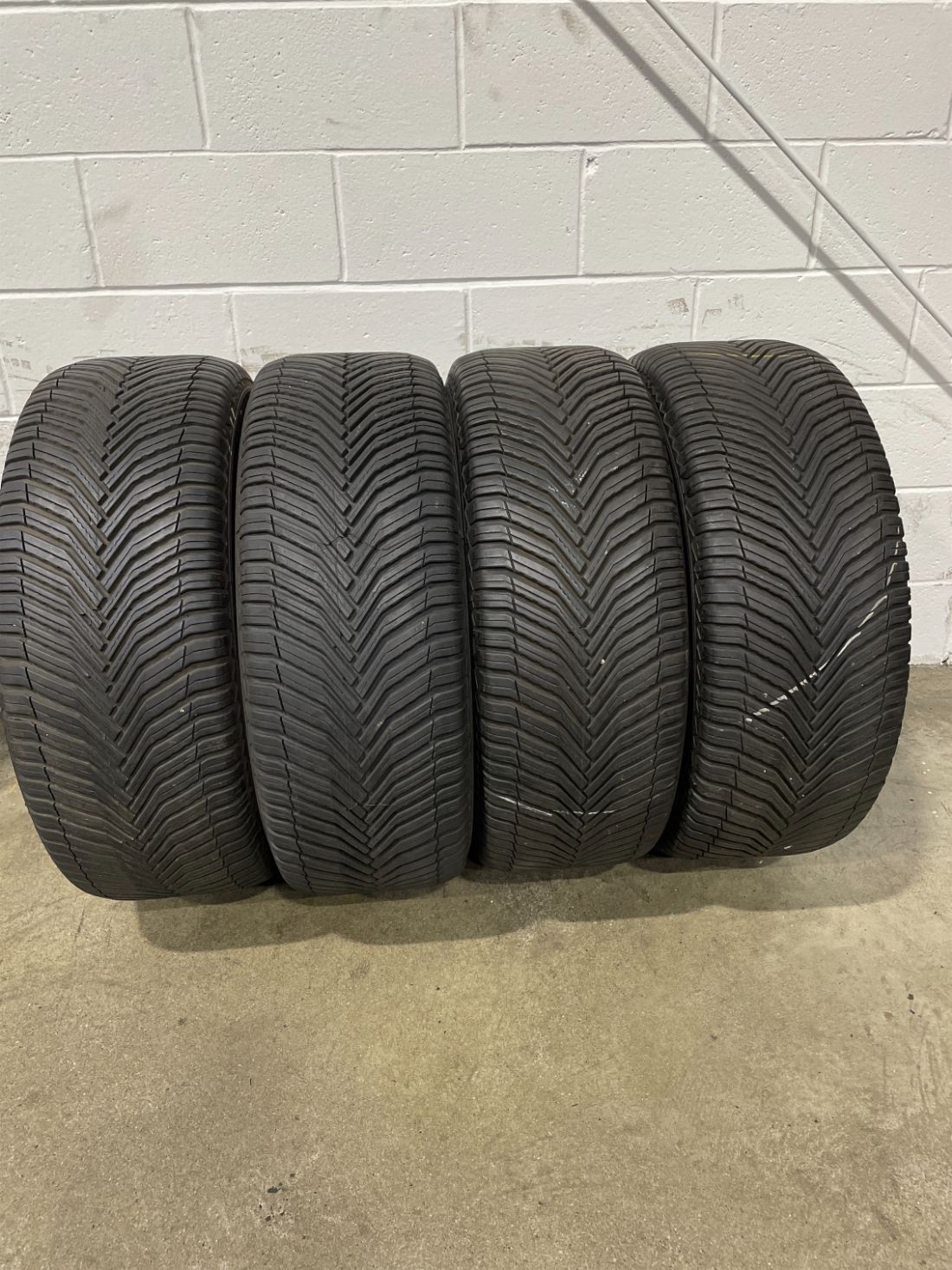 4x P275/45R21 Michelin Cross Climate2 A/W 9-10/32 110 V Used Tires 2754521