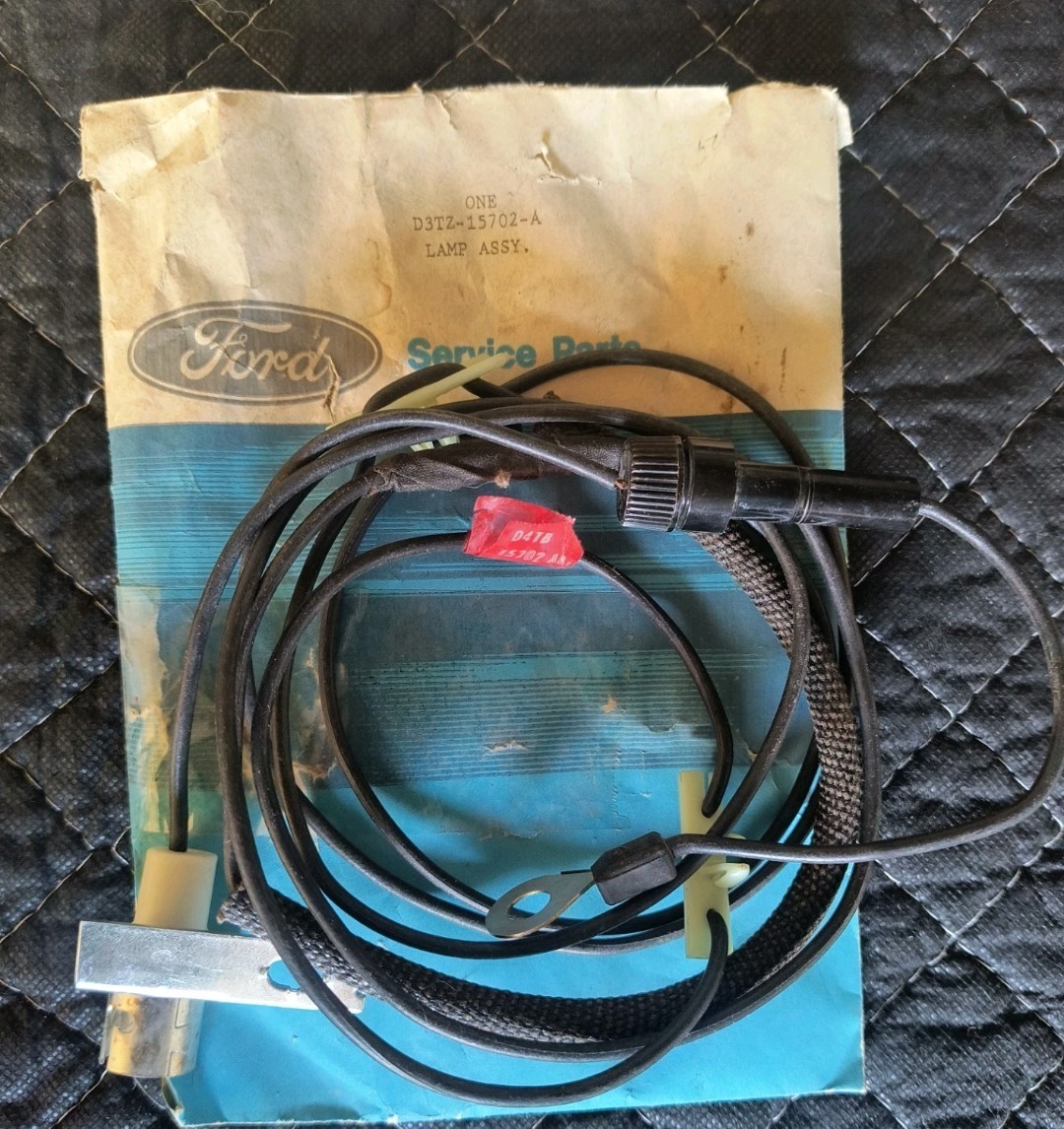 NOS 73-79 Ford Truck 78-79 BRONCO Engine Compartment Lamp Assembly D3TZ-15702-A